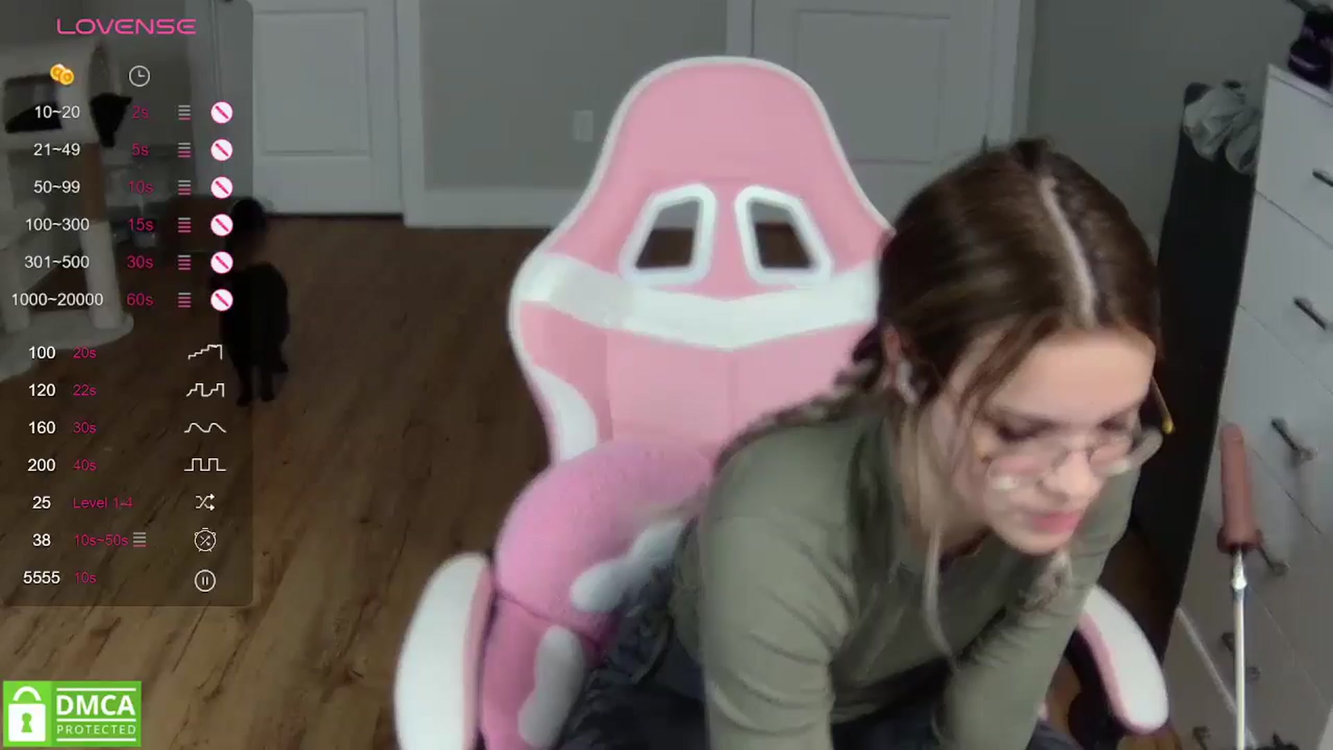 Gallery image thumbnail from Sarahsweets18's myfreecams stream on, 04/28/2024, 03:05 image 17 of 20