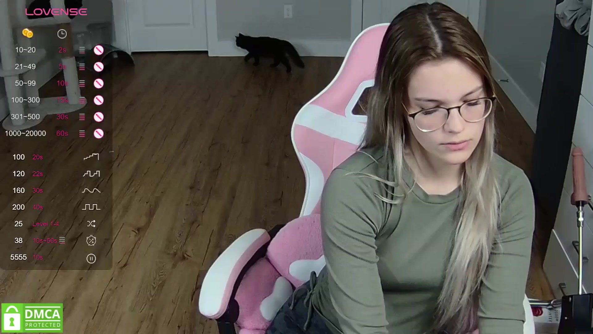Gallery image thumbnail from Sarahsweets18's myfreecams stream on, 04/28/2024, 03:05 image 1 of 20