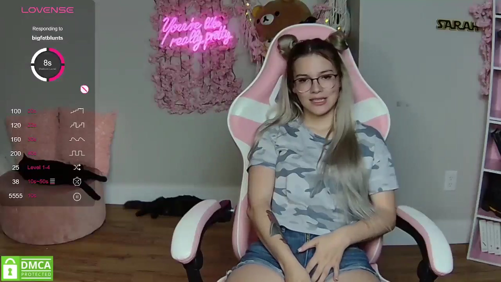 Gallery image thumbnail from Sarahsweets18's myfreecams stream on, 05/06/2024, 05:14 image 2 of 20