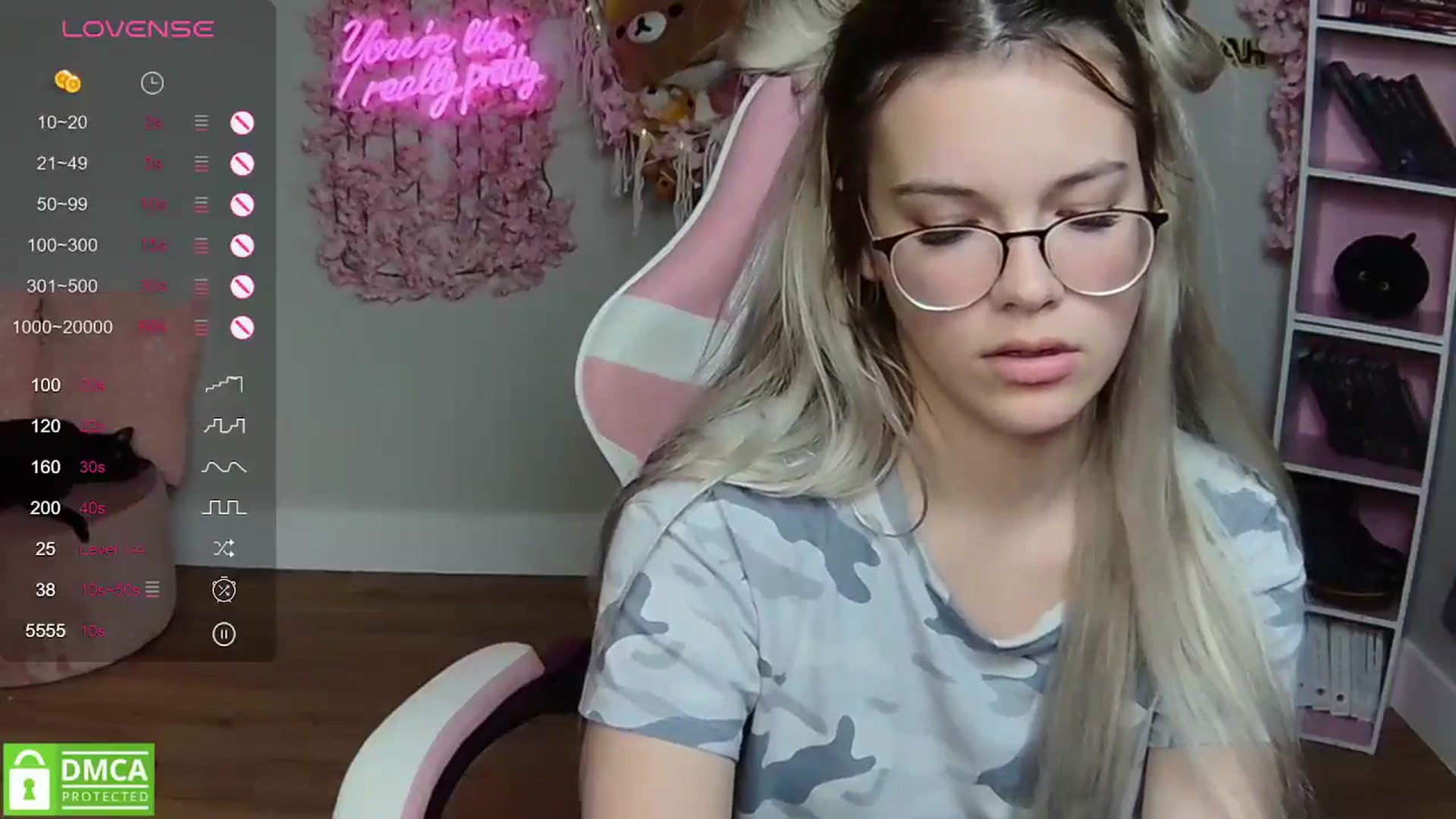 Gallery image thumbnail from Sarahsweets18's myfreecams stream on, 05/06/2024, 06:32 image 14 of 20