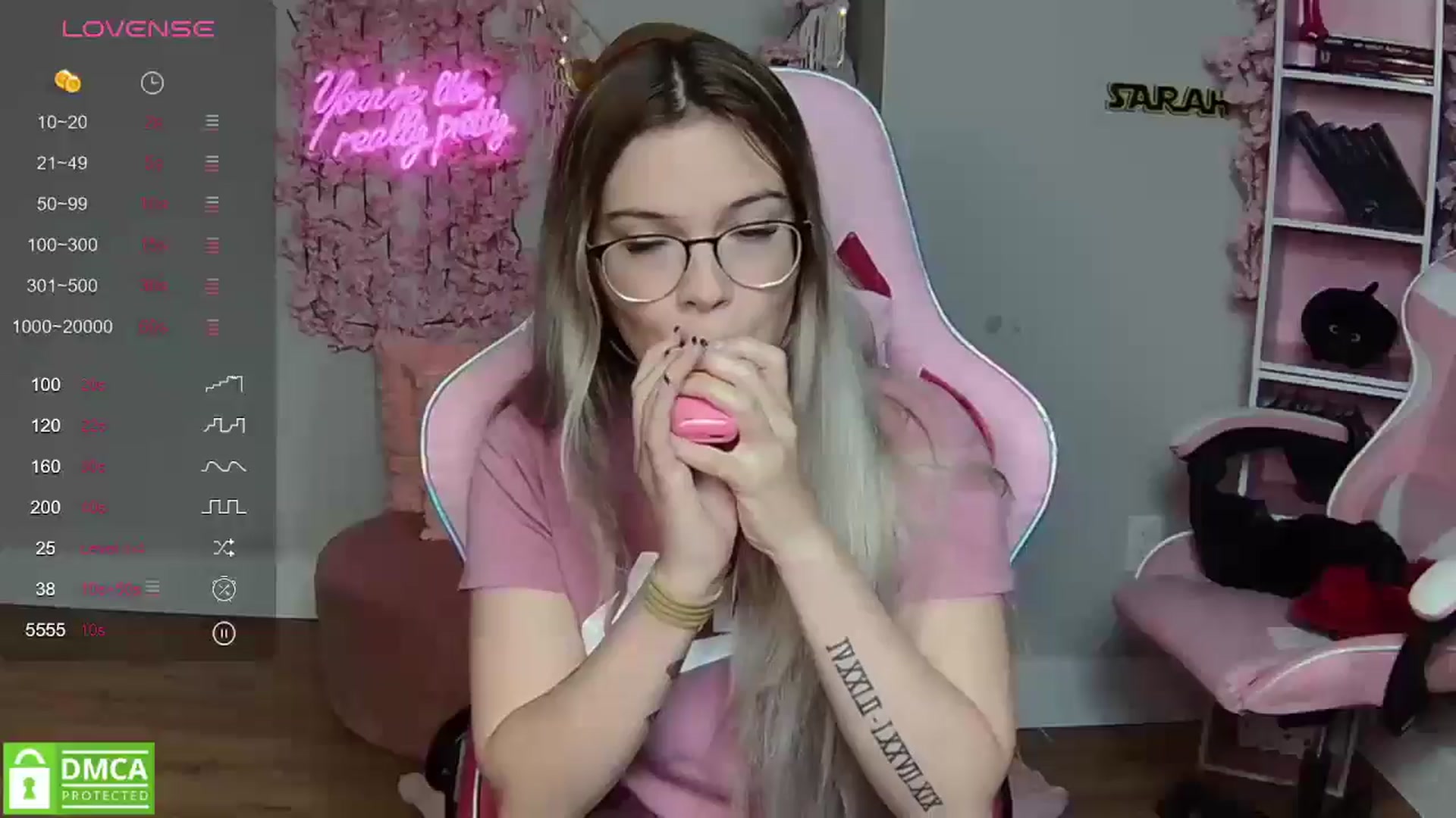 Gallery image thumbnail from Sarahsweets18's myfreecams stream on, 05/07/2024, 02:19 image 1 of 20
