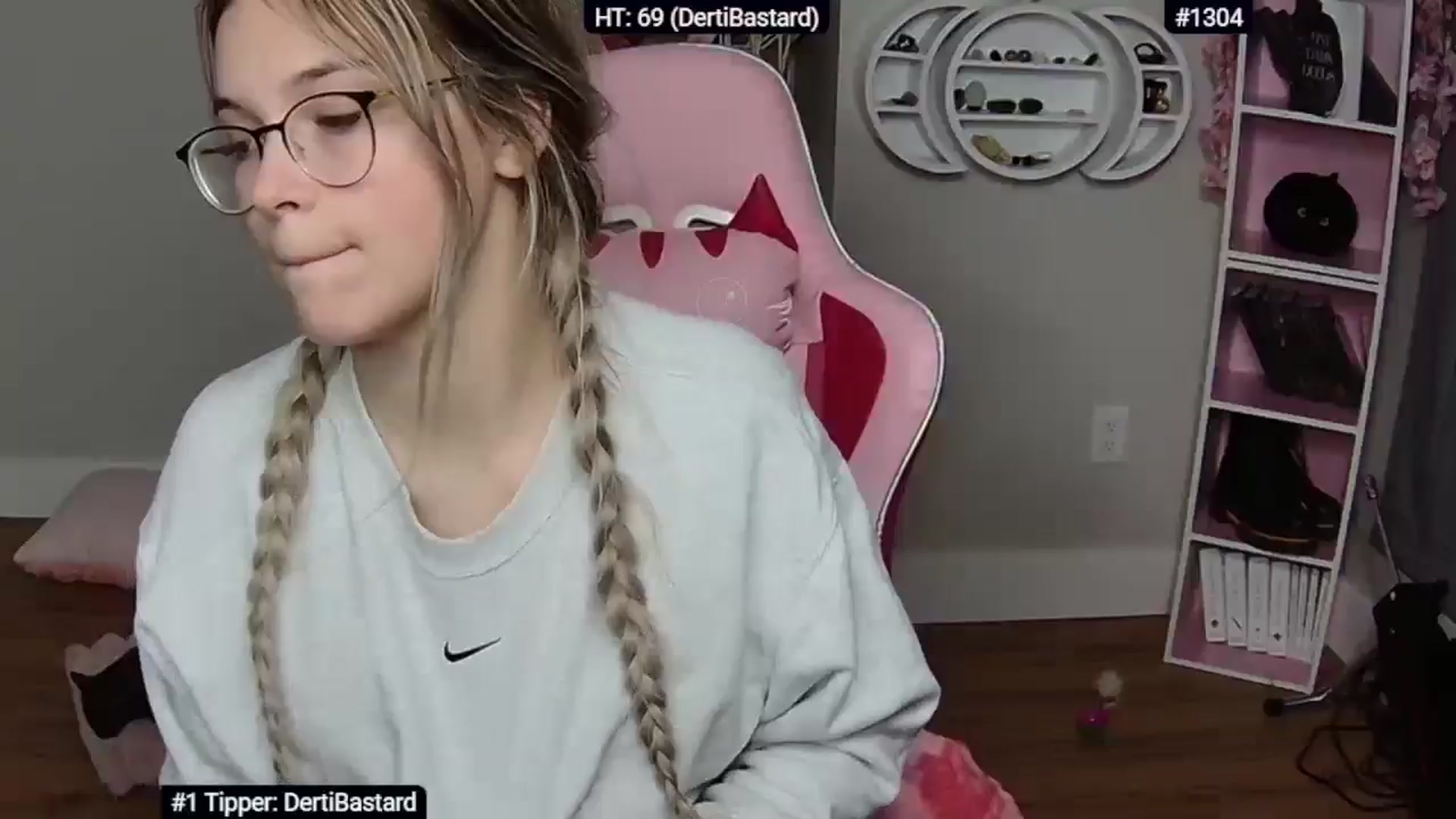 Gallery image thumbnail from Sarahsweets18's myfreecams stream on, 05/24/2024, 02:55 image 1 of 20