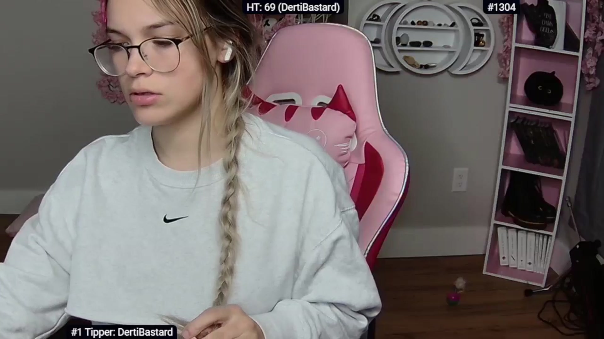 Gallery image thumbnail from Sarahsweets18's myfreecams stream on, 05/24/2024, 02:55 image 2 of 20