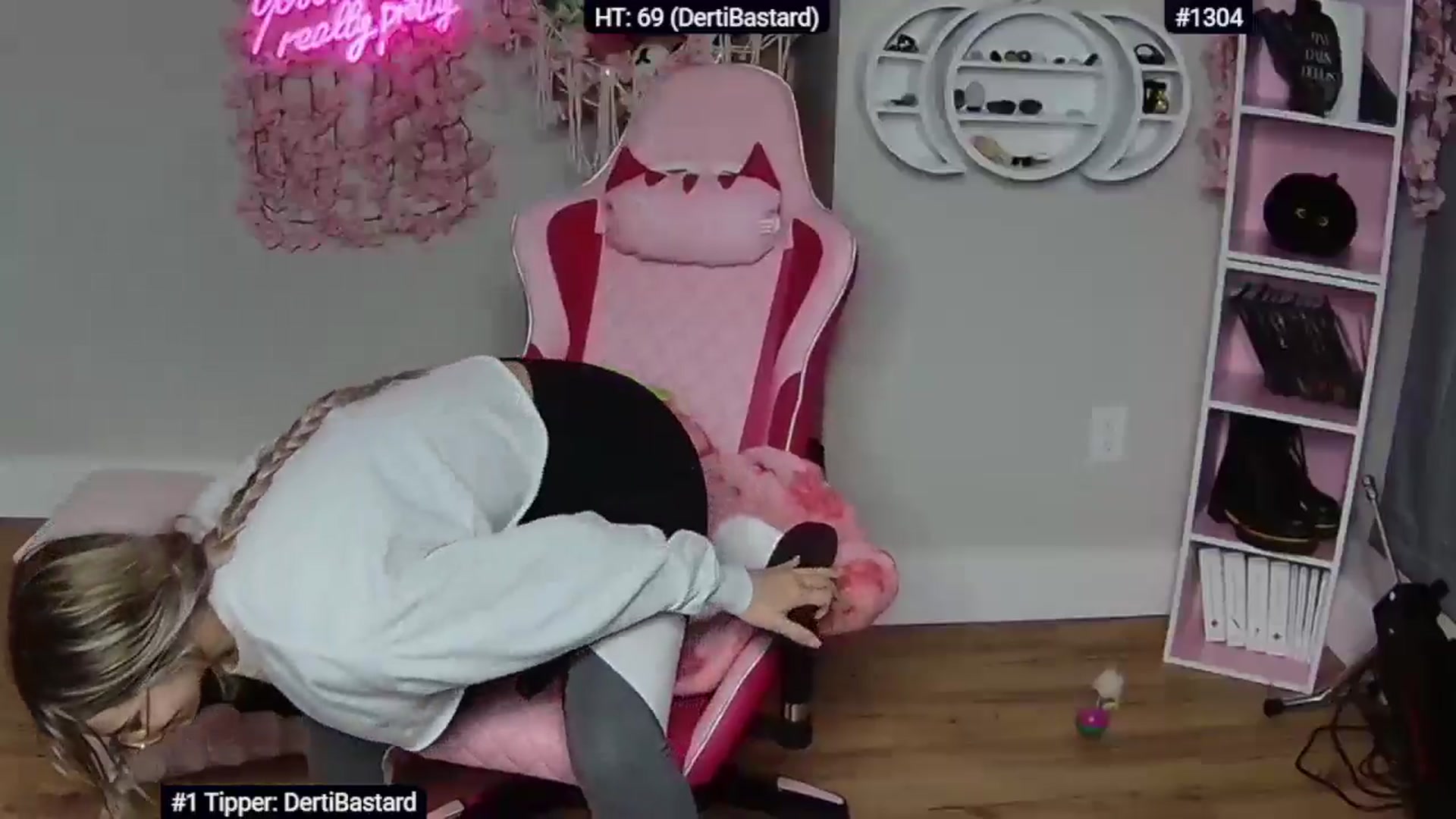 Gallery image thumbnail from Sarahsweets18's myfreecams stream on, 05/24/2024, 02:55 image 6 of 20