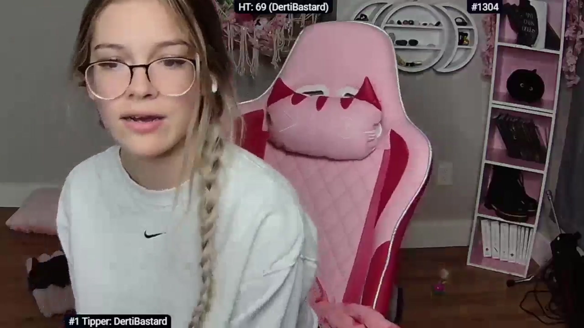 Gallery image thumbnail from Sarahsweets18's myfreecams stream on, 05/24/2024, 02:55 image 3 of 20