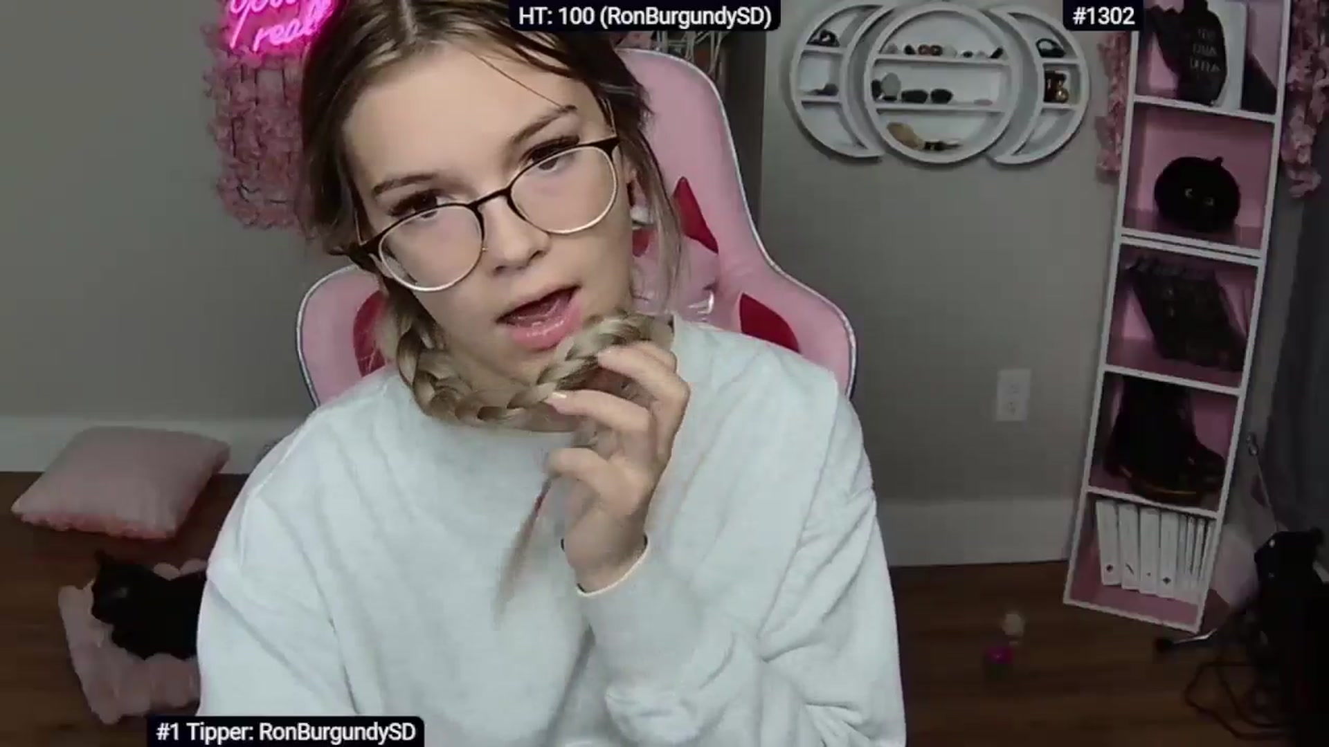 Gallery image thumbnail from Sarahsweets18's myfreecams stream on, 05/24/2024, 02:55 image 11 of 20