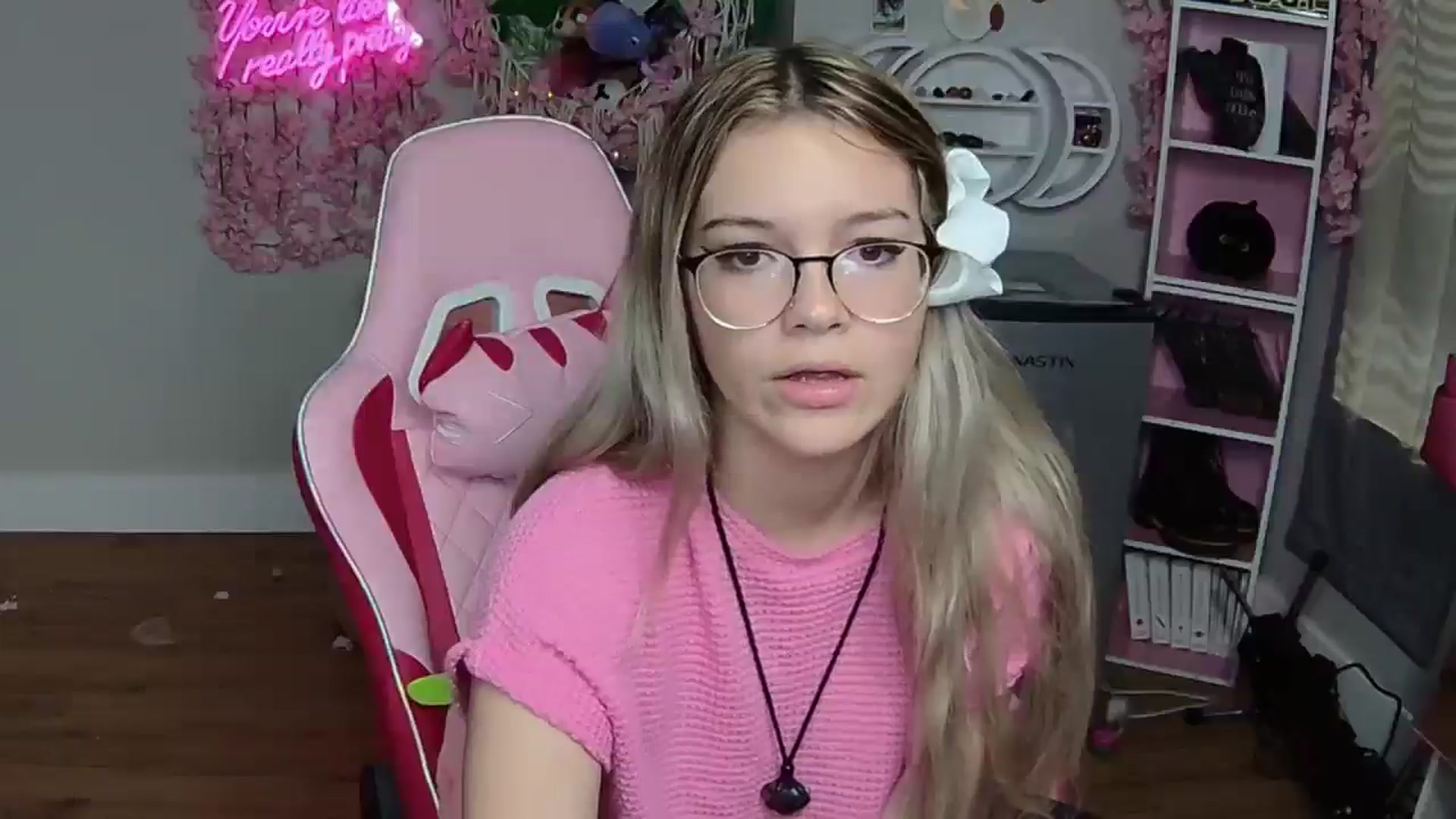 Gallery image thumbnail from Sarahsweets18's myfreecams stream on, 05/25/2024, 17:34 image 13 of 20