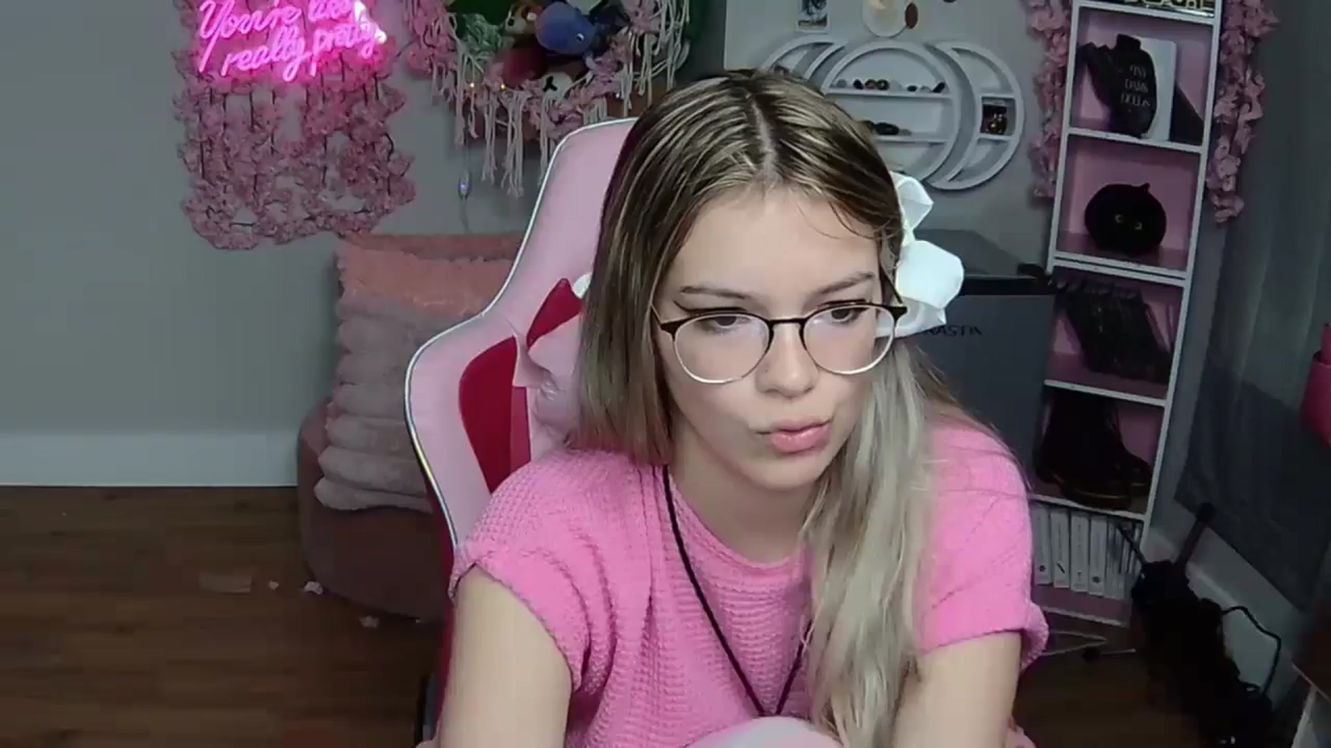 Gallery image thumbnail from Sarahsweets18's myfreecams stream on, 05/25/2024, 17:34 image 20 of 20