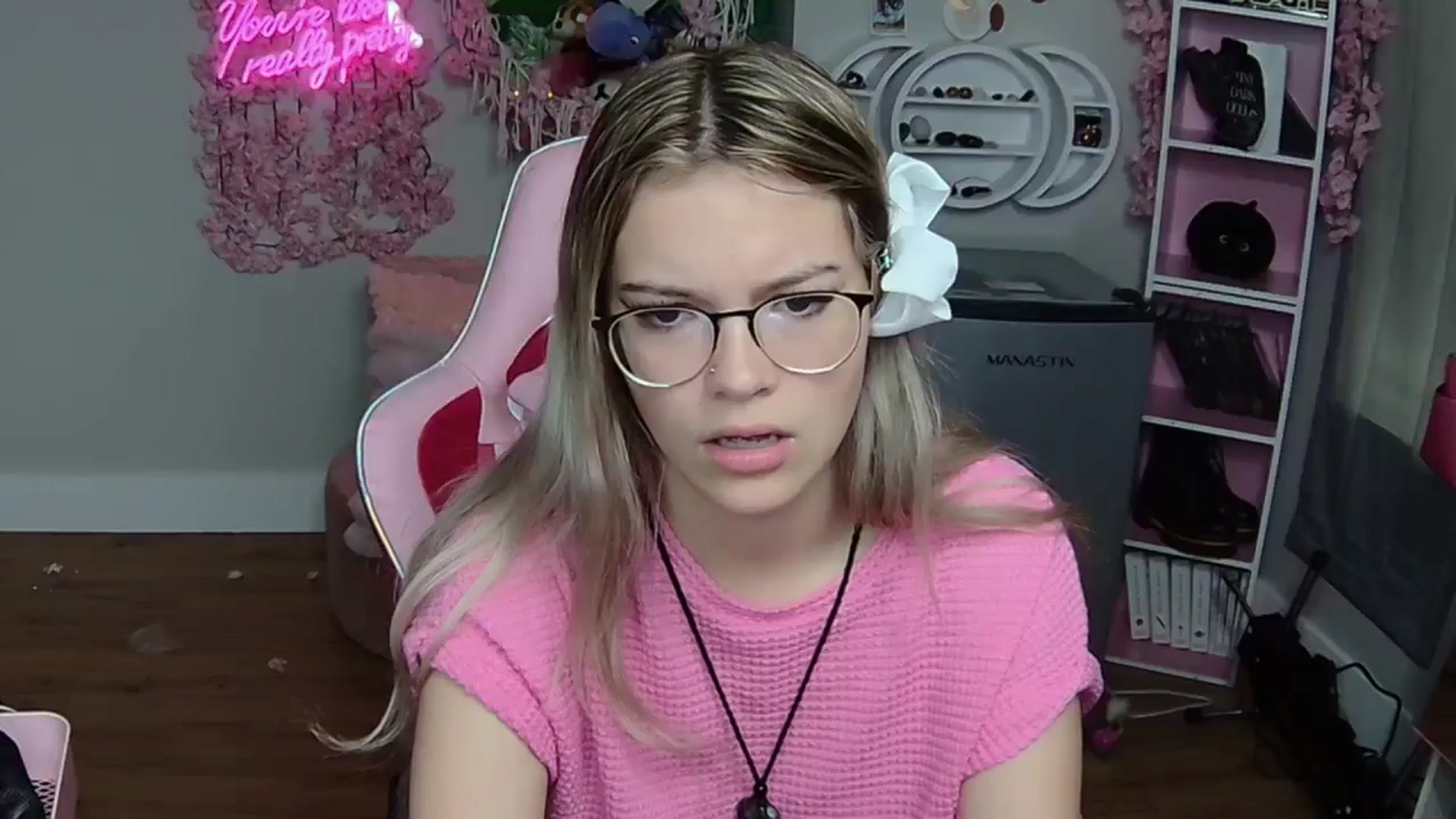 Gallery image thumbnail from Sarahsweets18's myfreecams stream on, 05/25/2024, 17:34 image 10 of 20