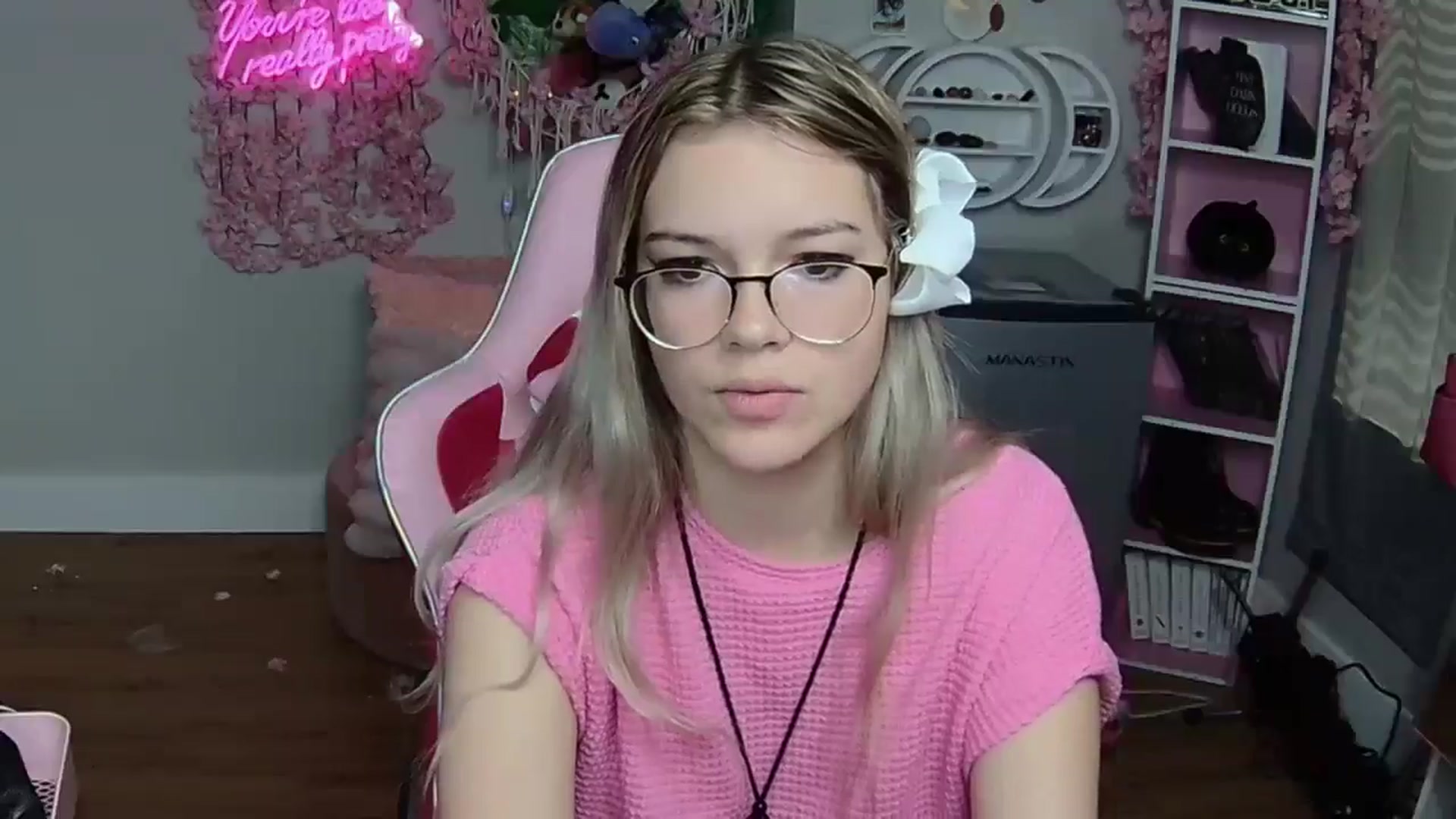 Gallery image thumbnail from Sarahsweets18's myfreecams stream on, 05/25/2024, 17:34 image 11 of 20