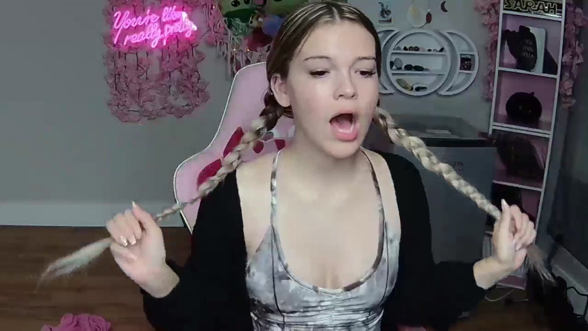 Gallery image thumbnail from Sarahsweets18's myfreecams stream on, 05/26/2024, 18:41 image 11 of 20