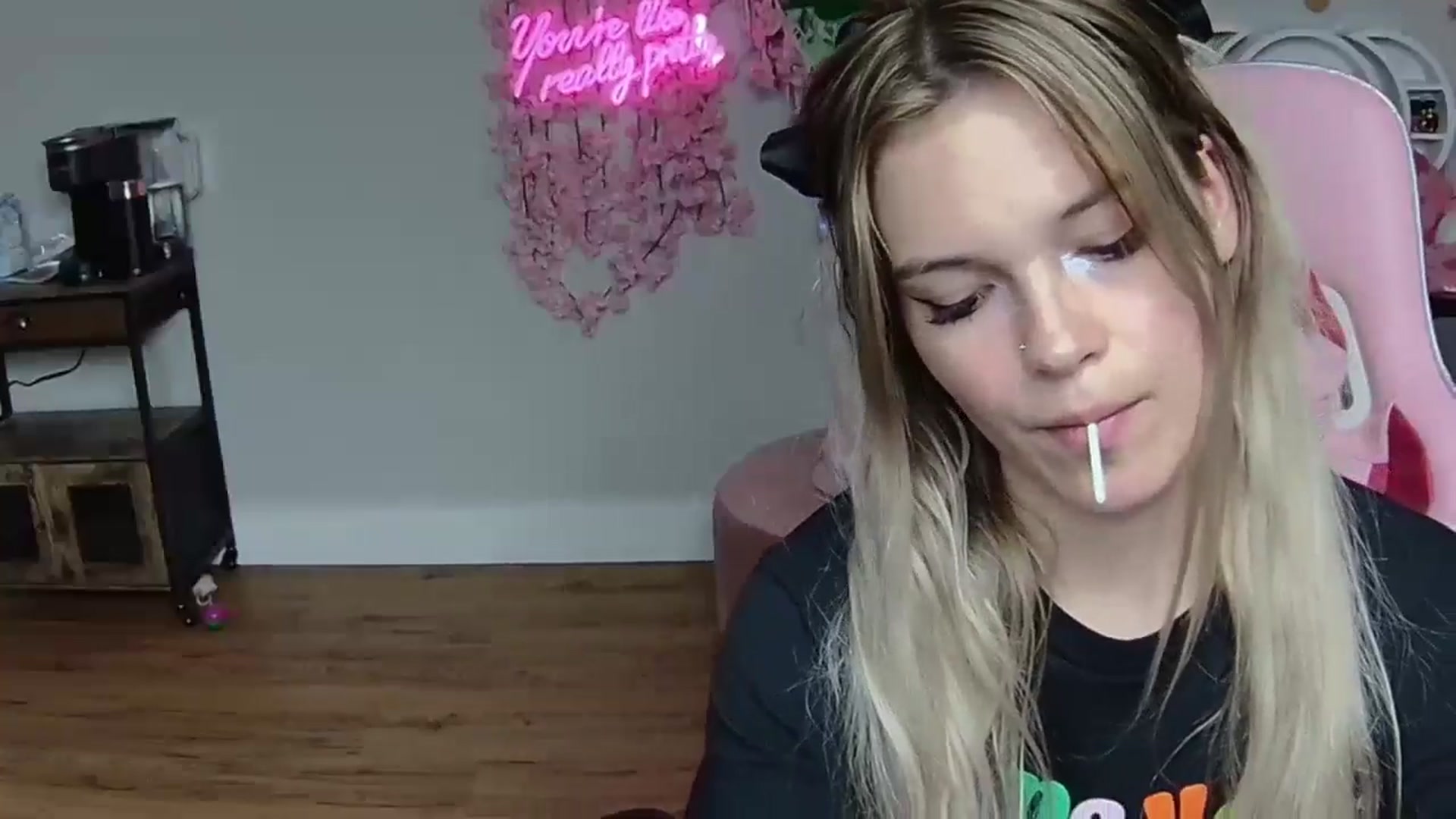 Gallery image thumbnail from Sarahsweets18's myfreecams stream on, 06/02/2024, 03:25 image 10 of 20