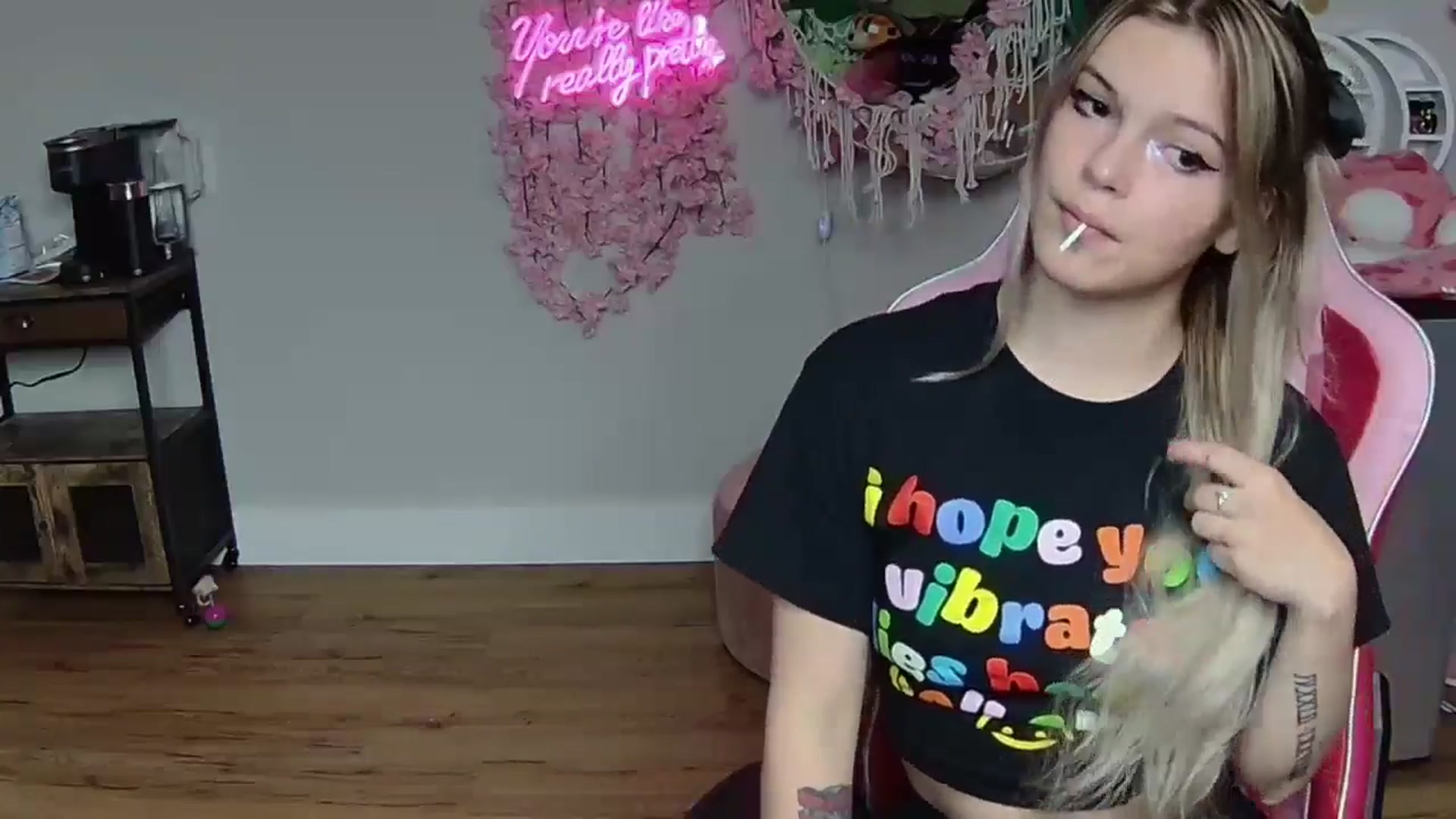 Gallery image thumbnail from Sarahsweets18's myfreecams stream on, 06/02/2024, 03:25 image 12 of 20