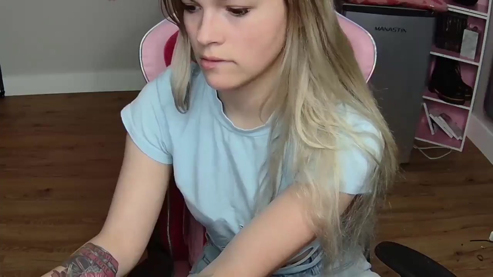 Gallery image thumbnail from Sarahsweets18's myfreecams stream on, 06/02/2024, 22:15 image 15 of 20