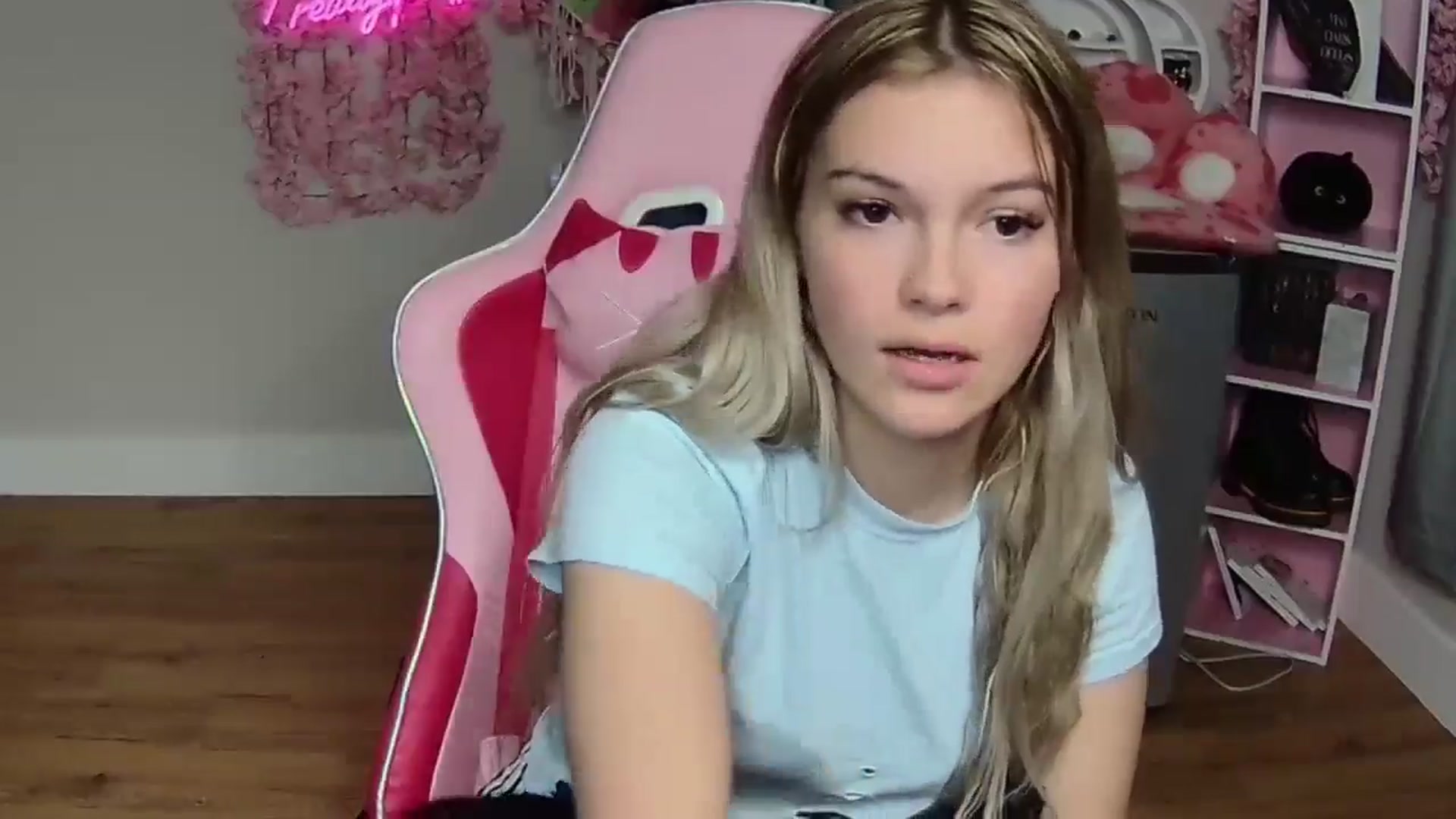 Gallery image thumbnail from Sarahsweets18's myfreecams stream on, 06/03/2024, 02:08 image 20 of 20