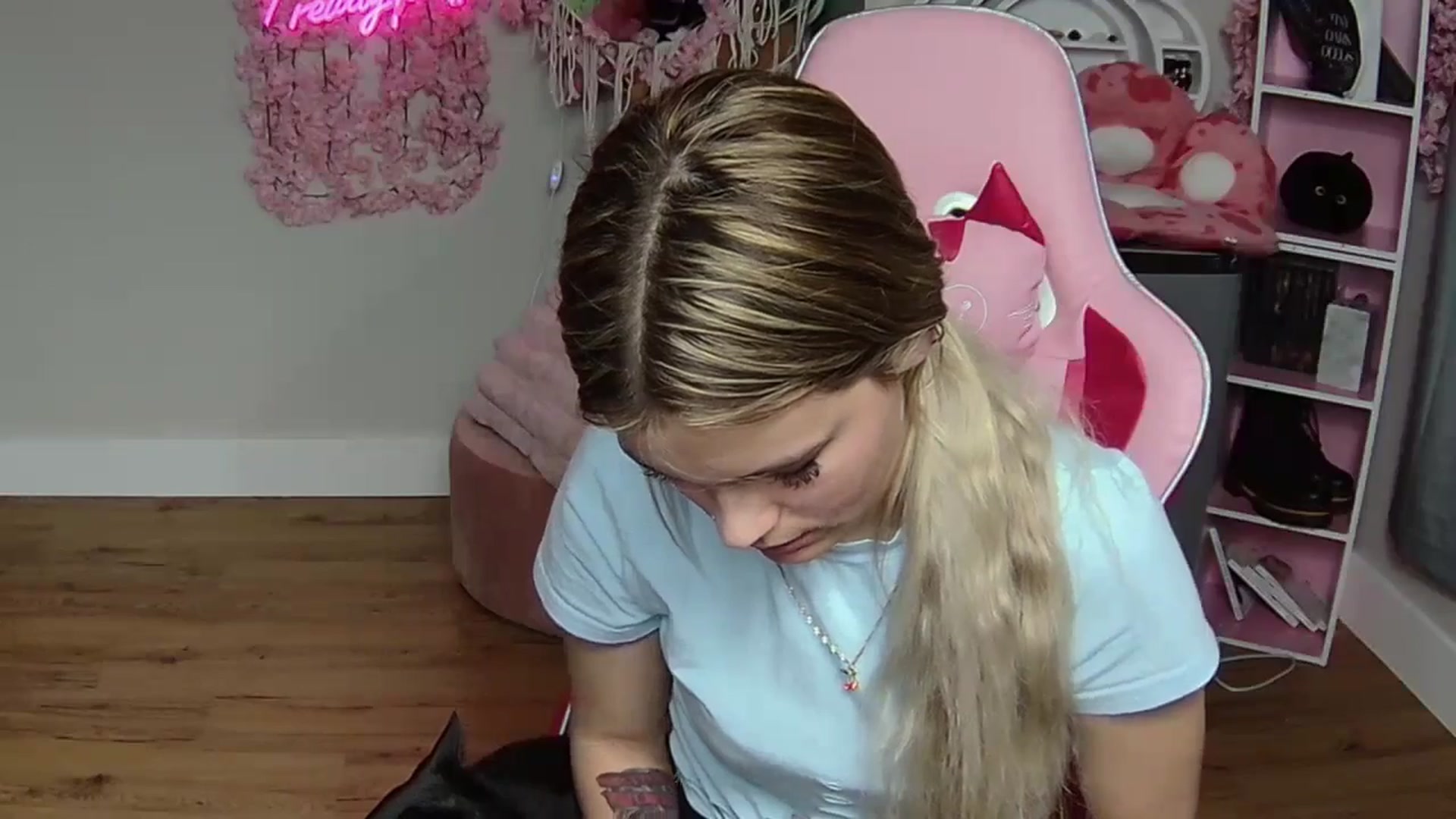 Gallery image thumbnail from Sarahsweets18's myfreecams stream on, 06/03/2024, 03:06 image 19 of 20