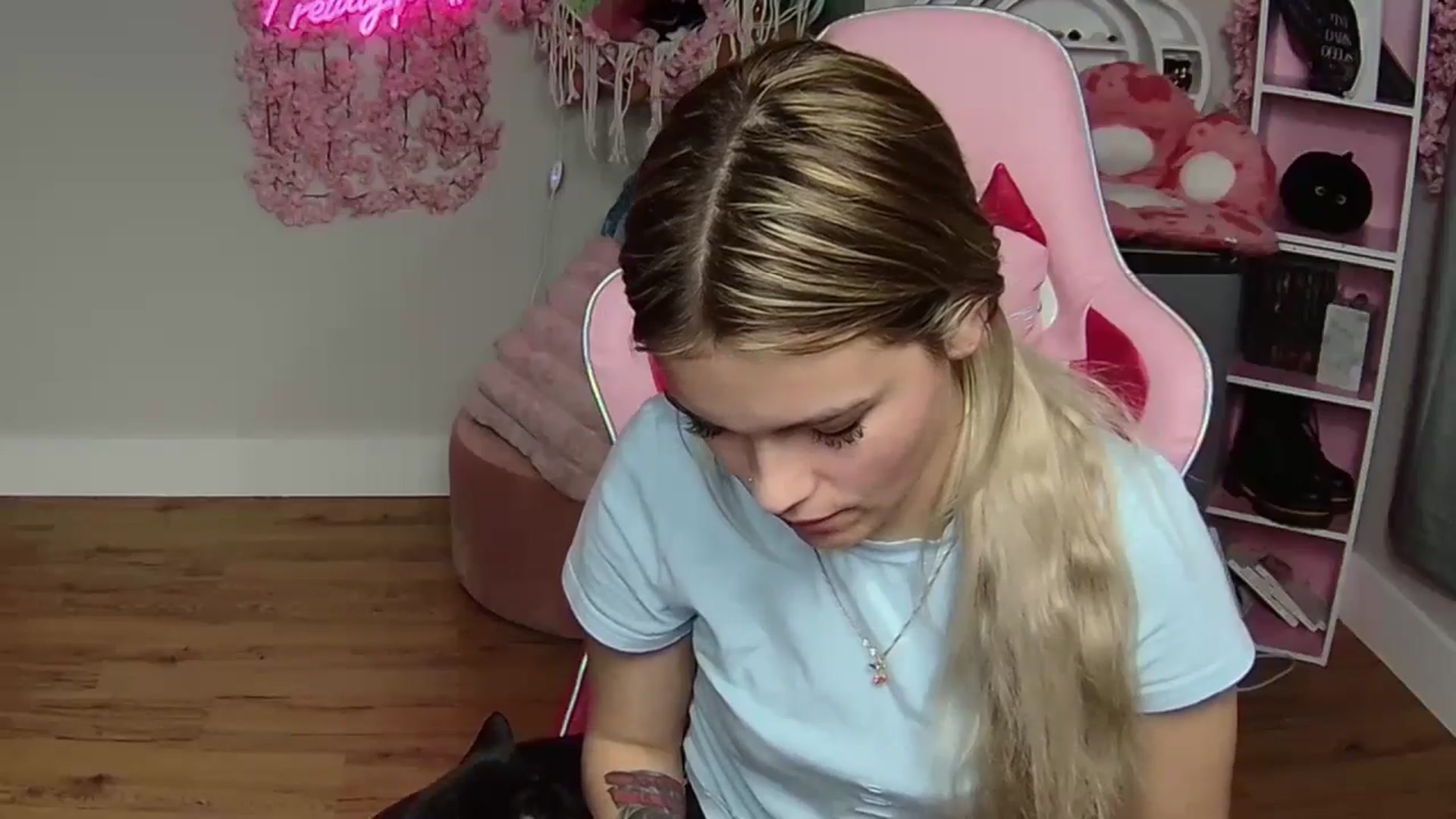 Gallery image thumbnail from Sarahsweets18's myfreecams stream on, 06/03/2024, 03:06 image 20 of 20