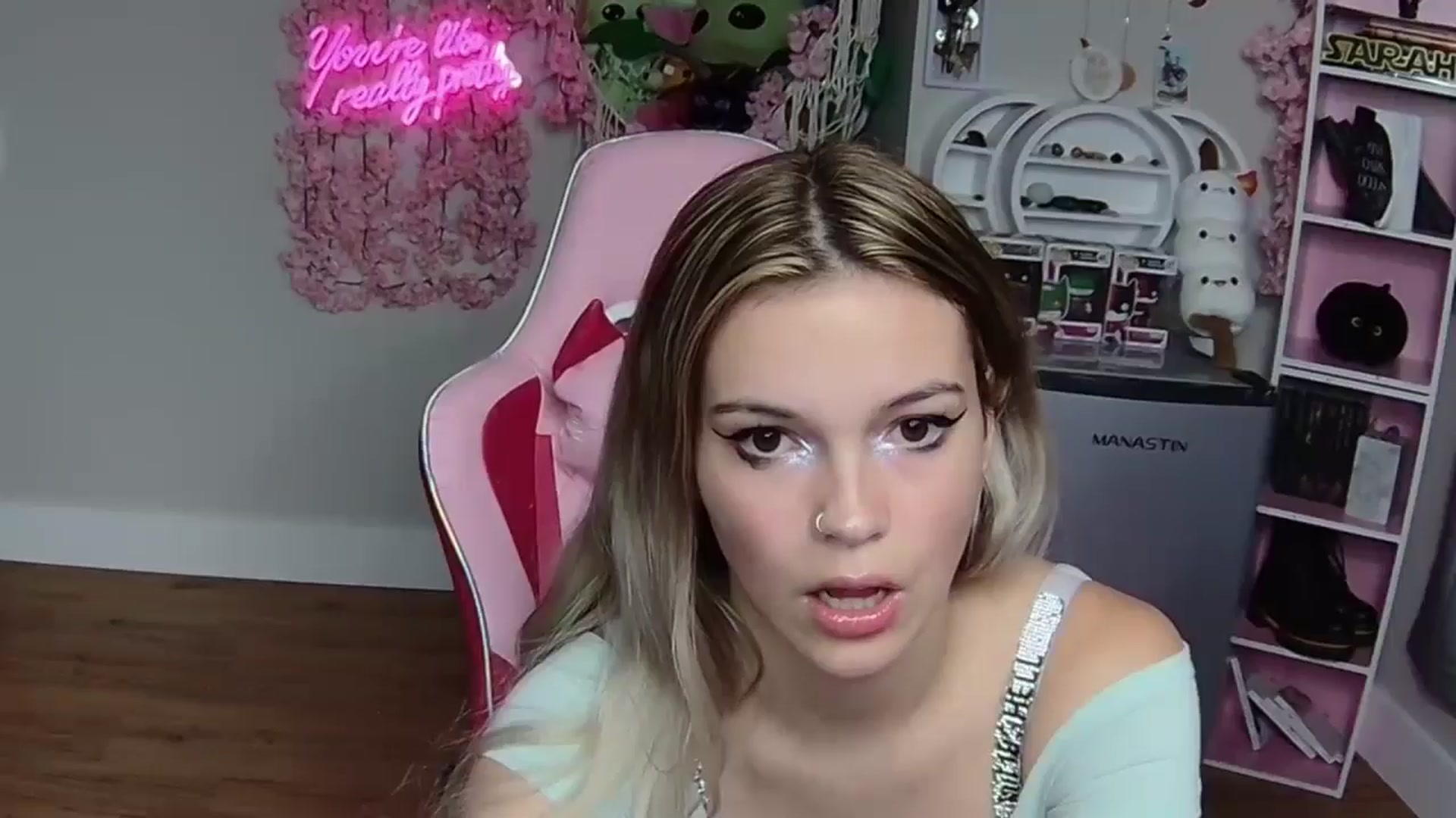 Gallery image thumbnail from Sarahsweets18's myfreecams stream on, 06/10/2024, 05:52 image 1 of 20