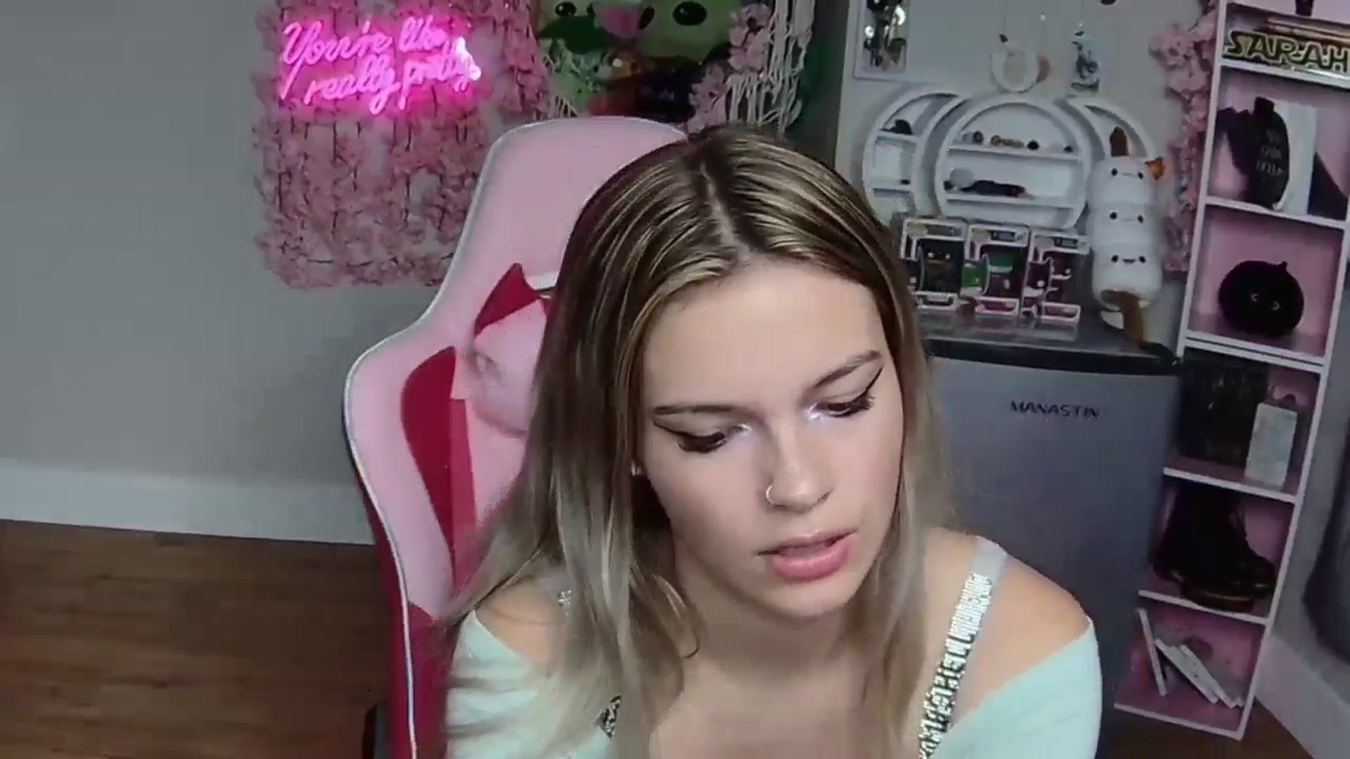Gallery image thumbnail from Sarahsweets18's myfreecams stream on, 06/10/2024, 05:52 image 16 of 20