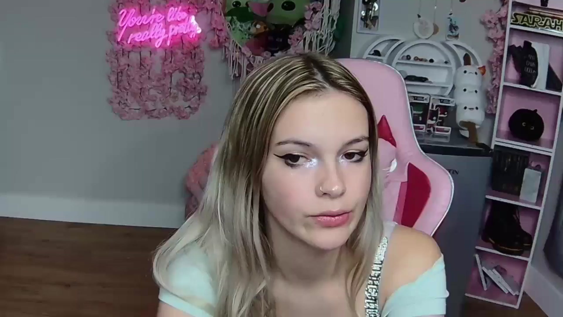 Gallery image thumbnail from Sarahsweets18's myfreecams stream on, 06/10/2024, 05:52 image 5 of 20
