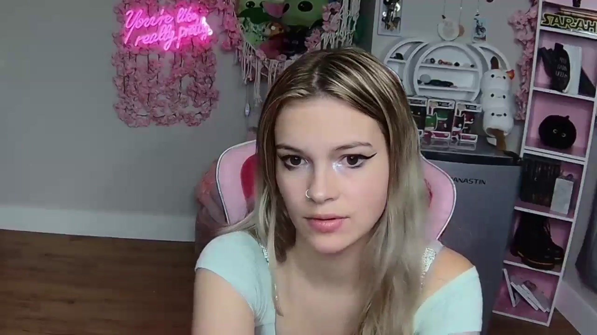 Gallery image thumbnail from Sarahsweets18's myfreecams stream on, 06/10/2024, 05:52 image 15 of 20