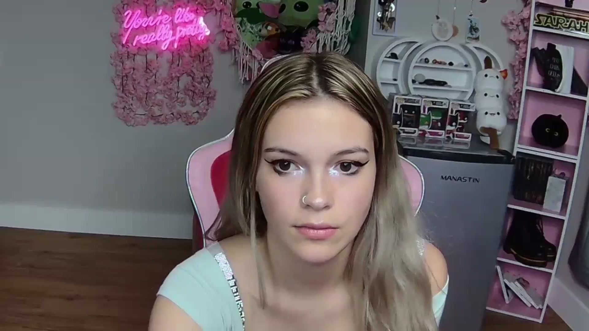 Gallery image thumbnail from Sarahsweets18's myfreecams stream on, 06/10/2024, 05:52 image 14 of 20