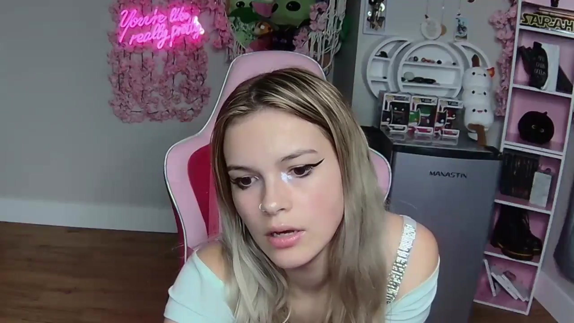 Gallery image thumbnail from Sarahsweets18's myfreecams stream on, 06/10/2024, 05:52 image 20 of 20