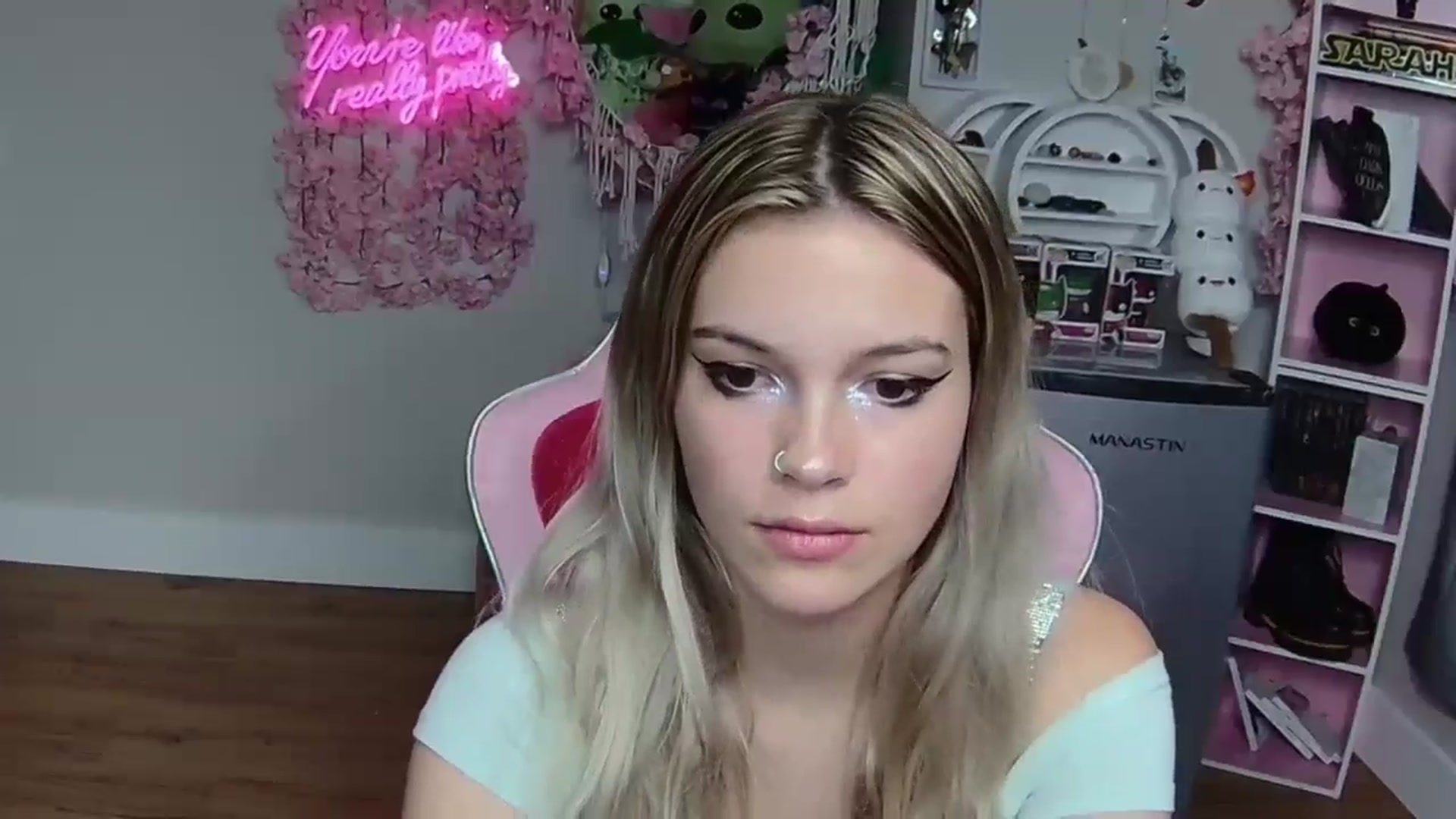 Gallery image thumbnail from Sarahsweets18's myfreecams stream on, 06/10/2024, 05:52 image 11 of 20
