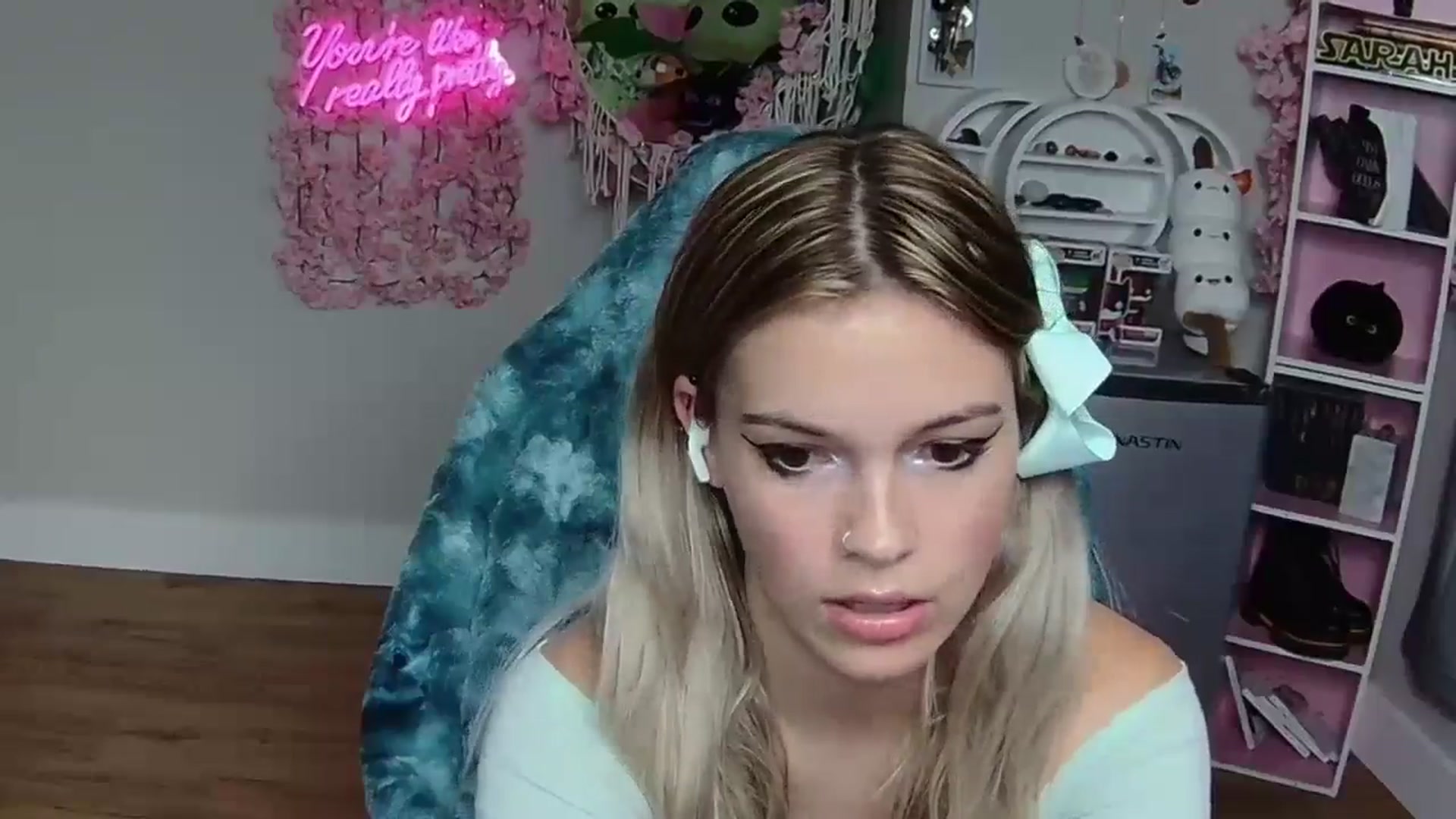 Gallery image thumbnail from Sarahsweets18's myfreecams stream on, 06/10/2024, 06:44 image 19 of 20