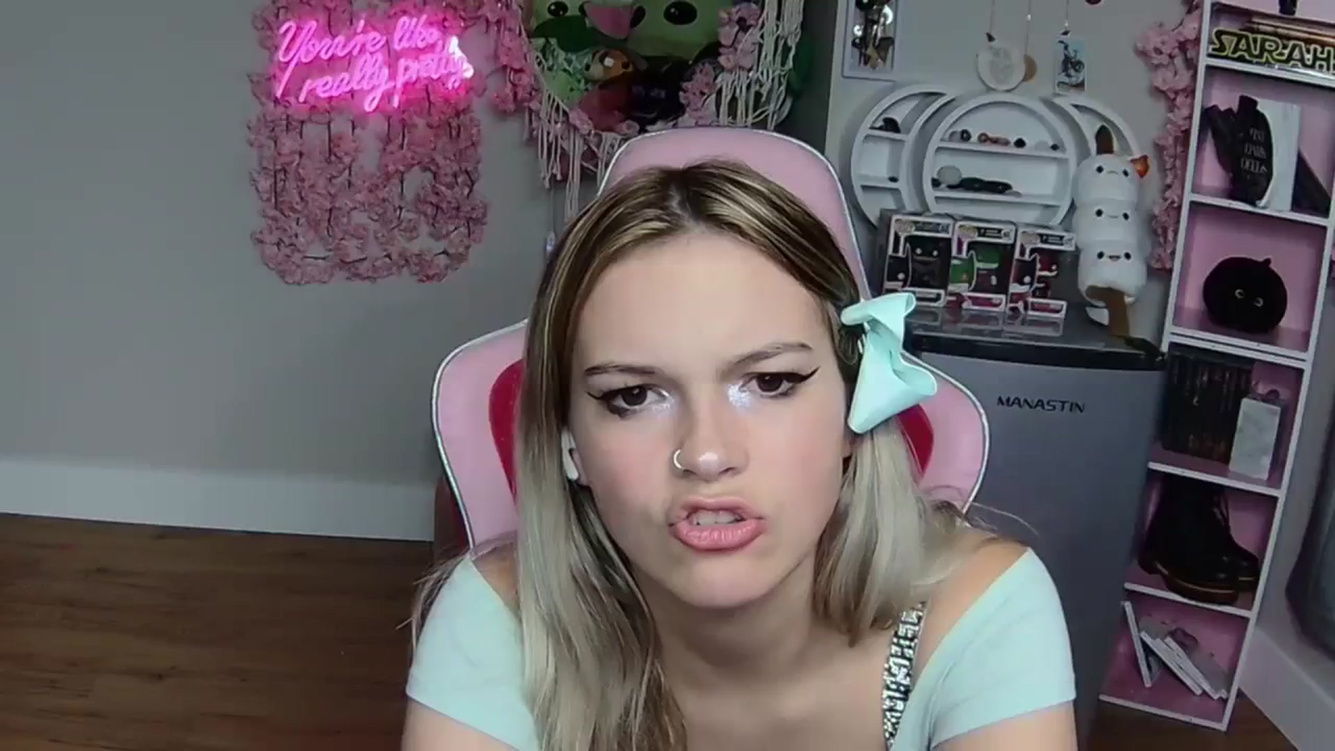 Gallery image thumbnail from Sarahsweets18's myfreecams stream on, 06/10/2024, 06:44 image 6 of 20