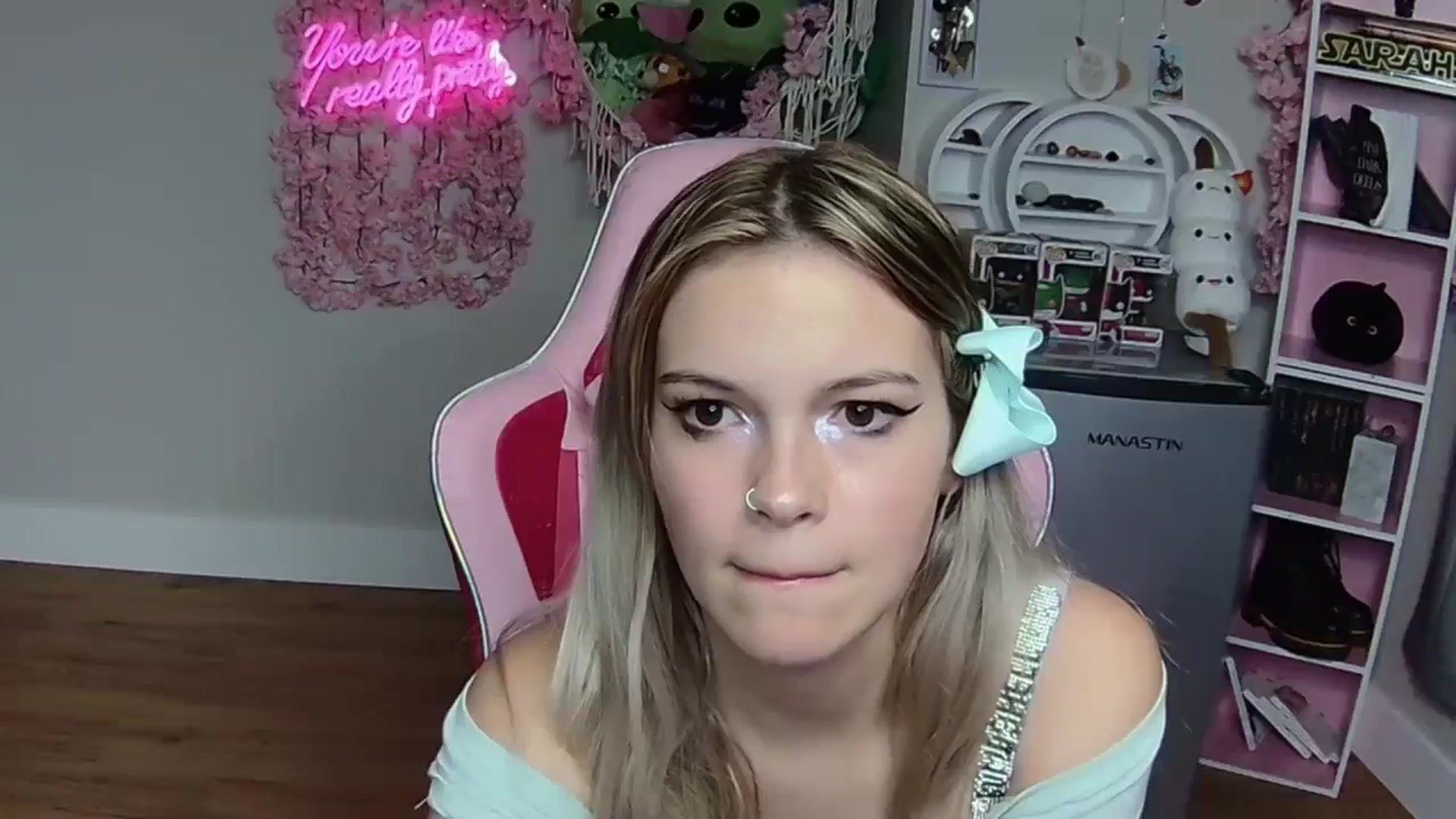 Gallery image thumbnail from Sarahsweets18's myfreecams stream on, 06/10/2024, 06:44 image 10 of 20