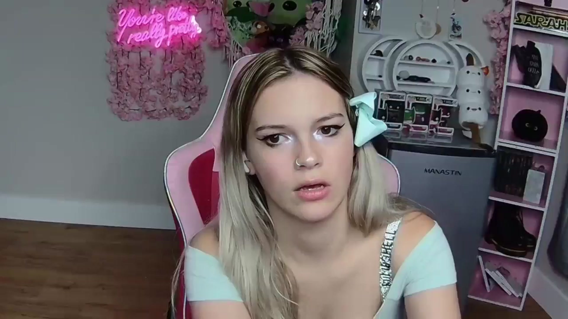 Gallery image thumbnail from Sarahsweets18's myfreecams stream on, 06/10/2024, 06:44 image 5 of 20