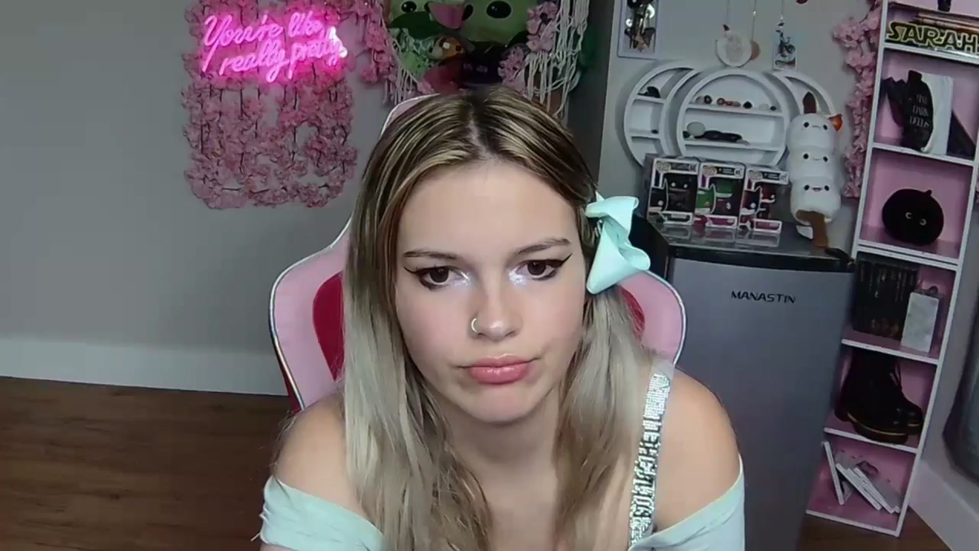 Gallery image thumbnail from Sarahsweets18's myfreecams stream on, 06/10/2024, 06:44 image 9 of 20