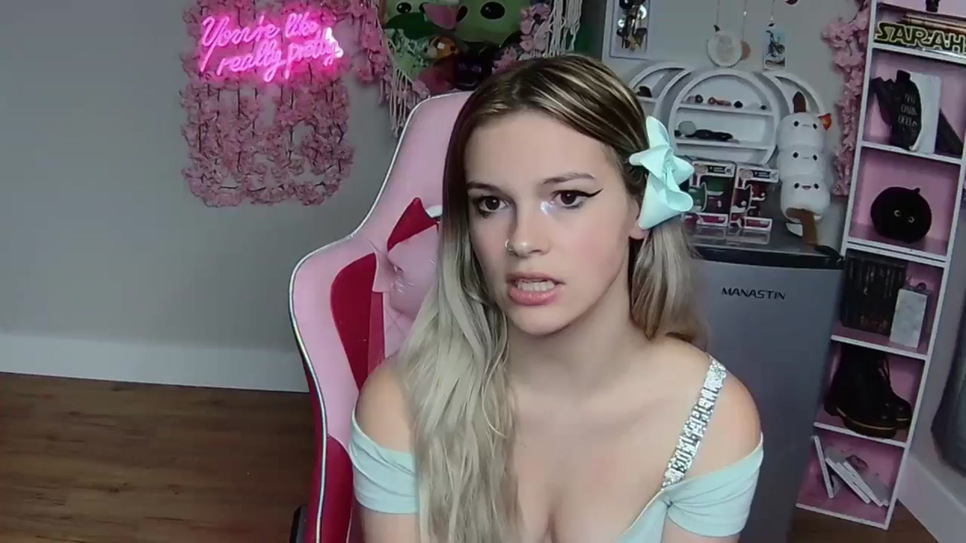 Gallery image thumbnail from Sarahsweets18's myfreecams stream on, 06/10/2024, 06:44 image 2 of 20