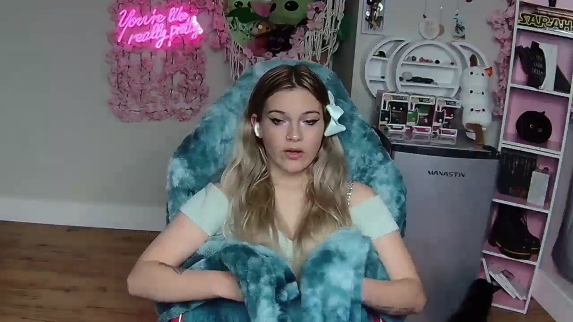 Gallery image thumbnail from Sarahsweets18's myfreecams stream on, 06/10/2024, 06:44 image 17 of 20