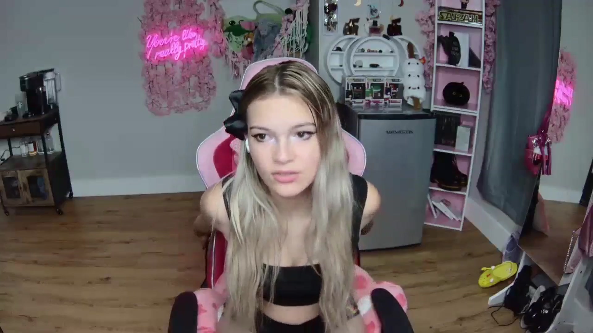 Gallery image thumbnail from Sarahsweets18's myfreecams stream on, 06/14/2024, 08:15 image 9 of 20