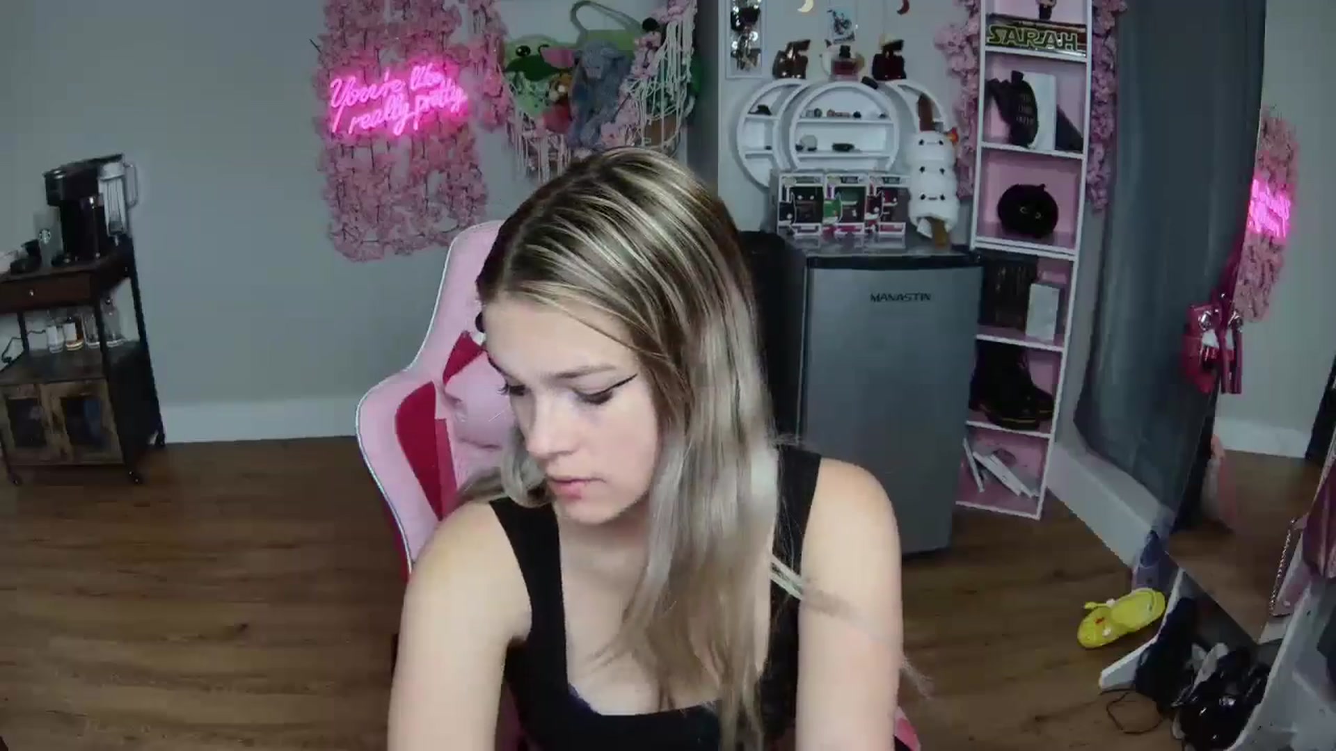 Gallery image thumbnail from Sarahsweets18's myfreecams stream on, 06/14/2024, 08:15 image 7 of 20