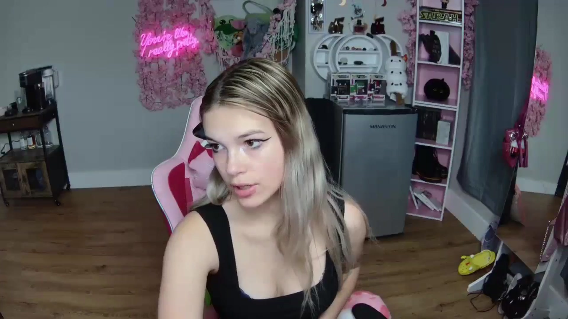 Gallery image thumbnail from Sarahsweets18's myfreecams stream on, 06/14/2024, 08:15 image 5 of 20