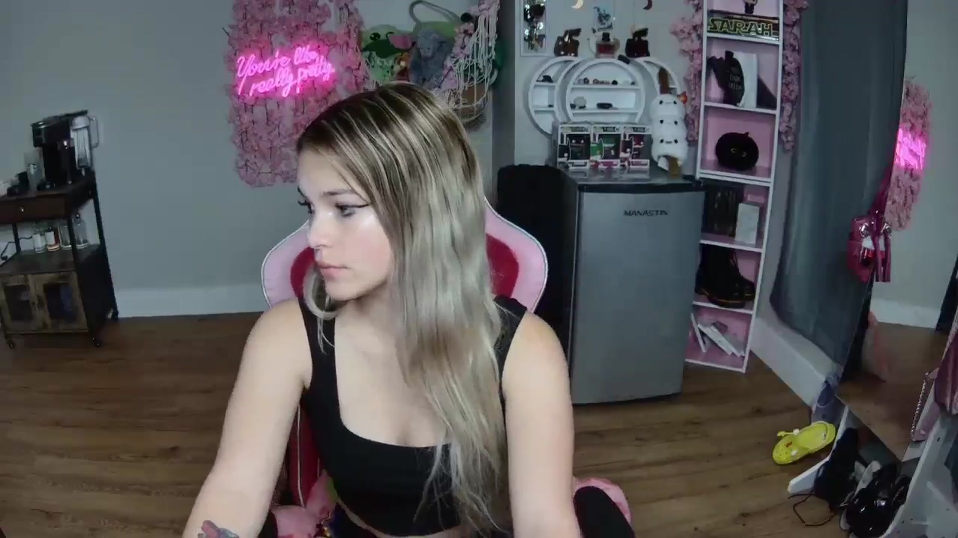 Gallery image thumbnail from Sarahsweets18's myfreecams stream on, 06/14/2024, 08:15 image 11 of 20
