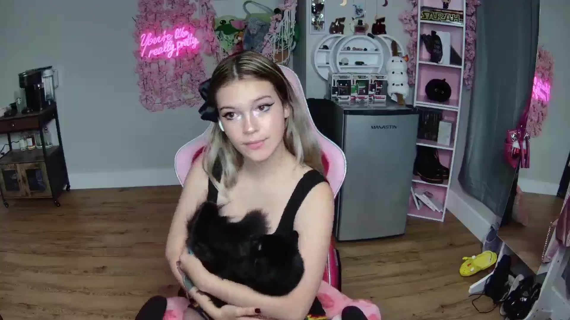 Gallery image thumbnail from Sarahsweets18's myfreecams stream on, 06/14/2024, 08:15 image 20 of 20