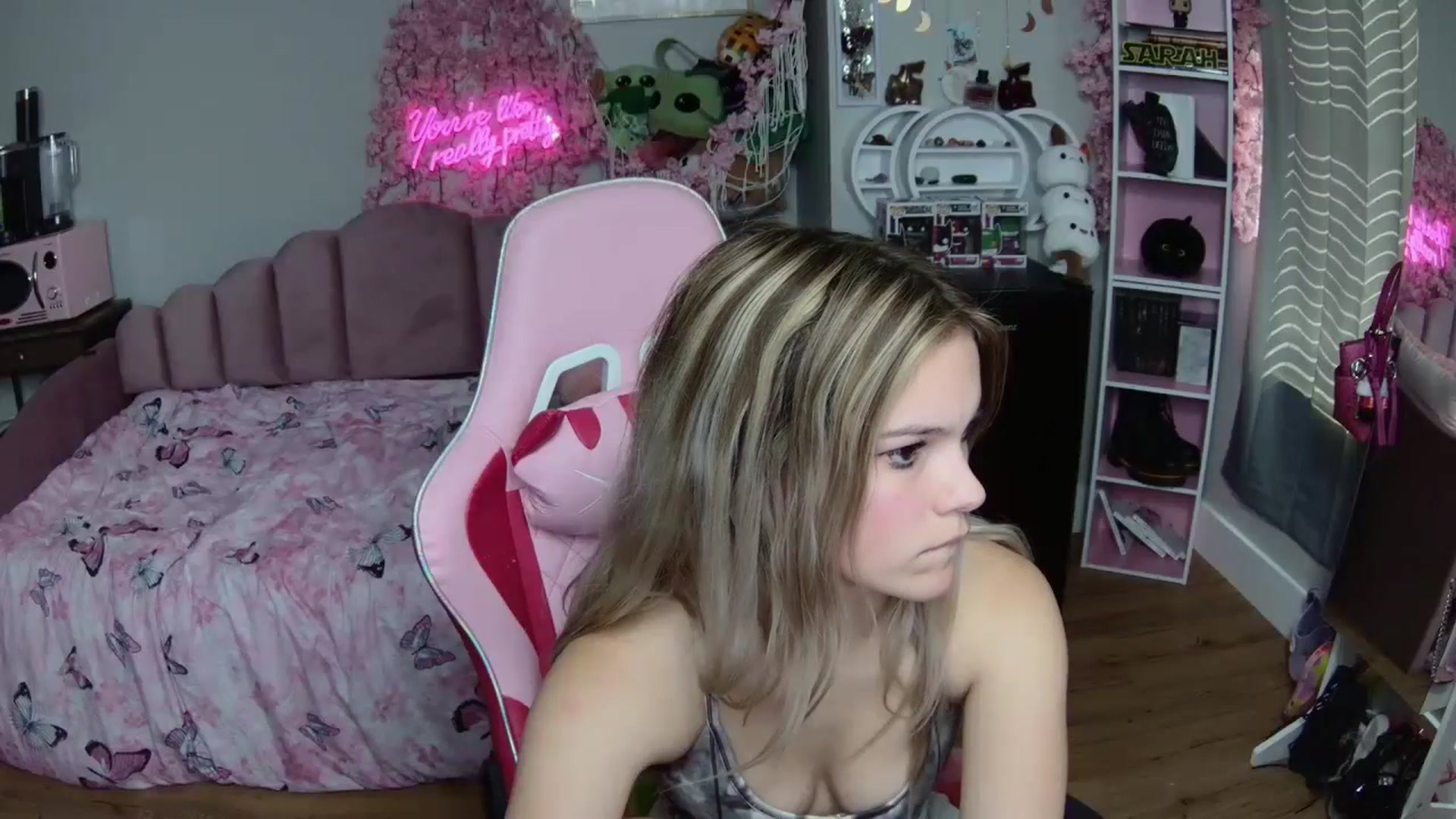 Gallery image thumbnail from Sarahsweets18's myfreecams stream on, 06/23/2024, 16:33 image 13 of 20