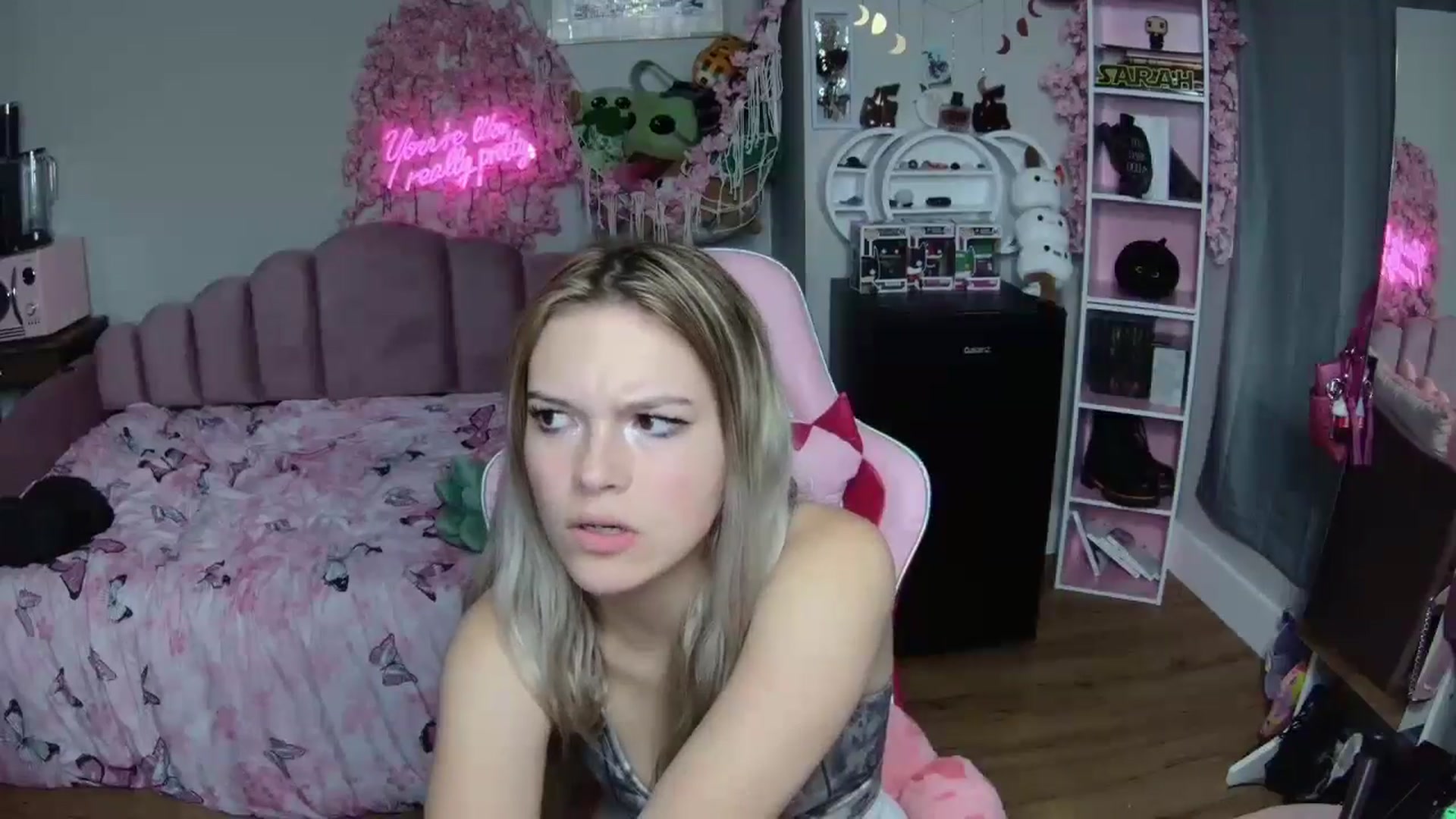 Gallery image thumbnail from Sarahsweets18's myfreecams stream on, 06/23/2024, 21:09 image 4 of 20
