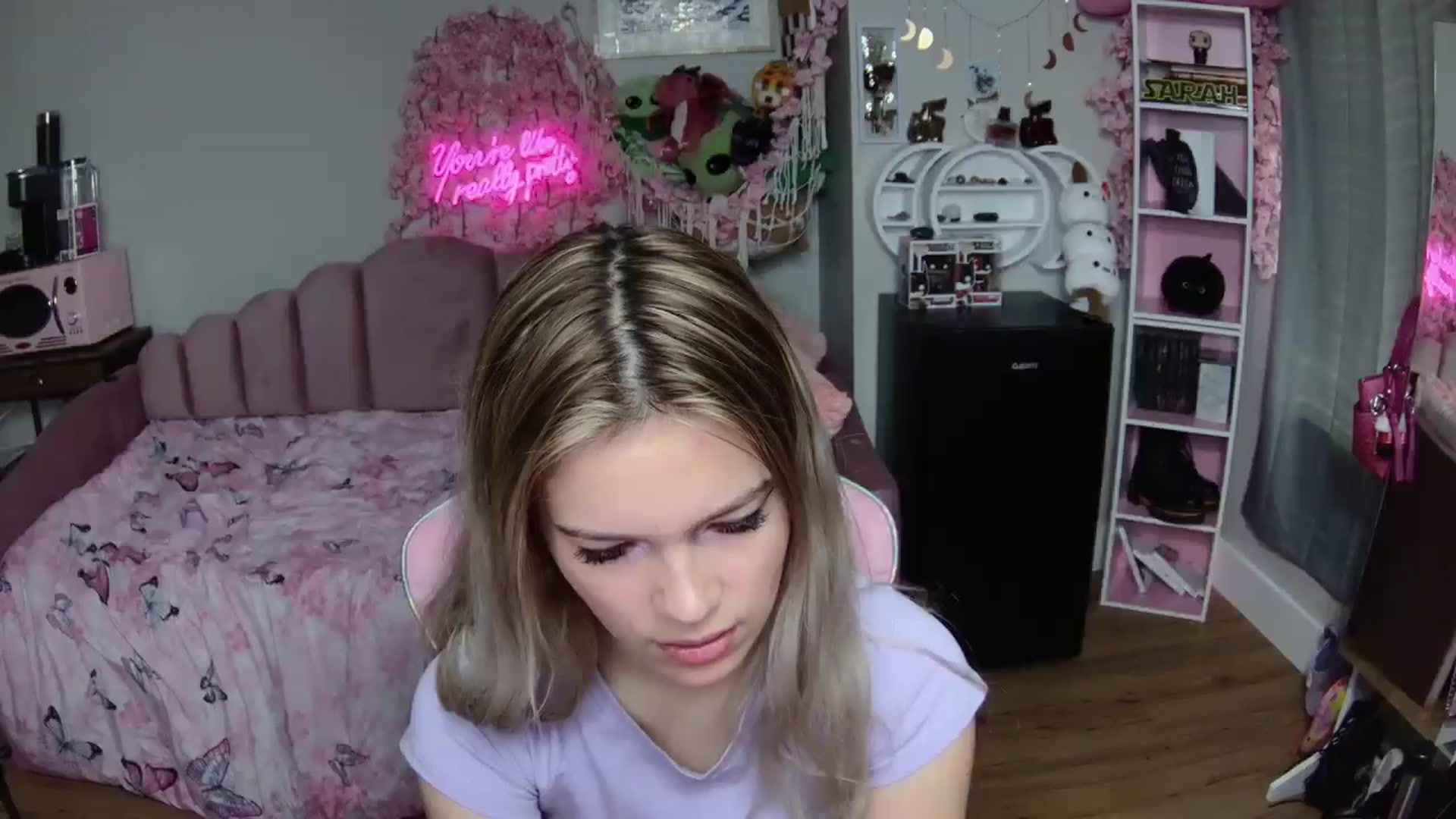 Gallery image thumbnail from Sarahsweets18's myfreecams stream on, 06/24/2024, 14:45 image 4 of 20