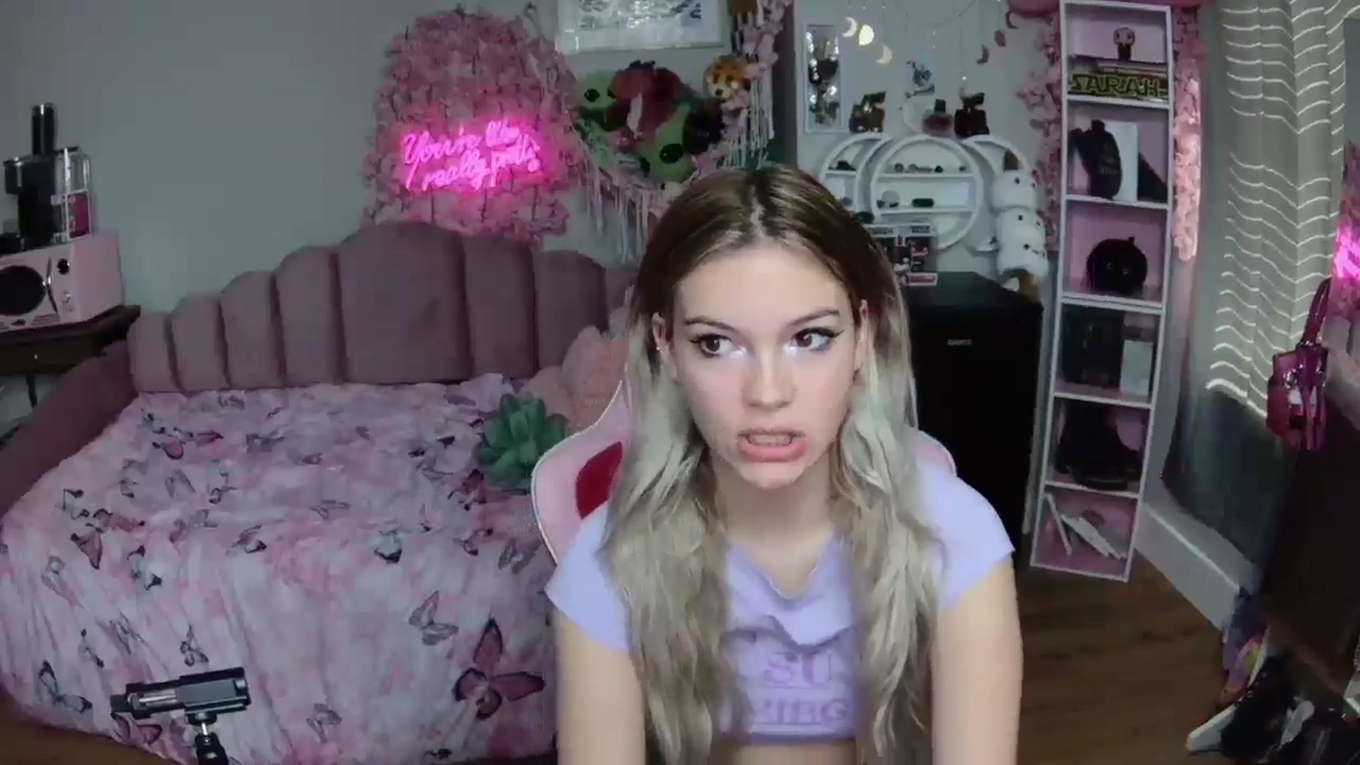 Gallery image thumbnail from Sarahsweets18's myfreecams stream on, 06/24/2024, 14:45 image 19 of 20