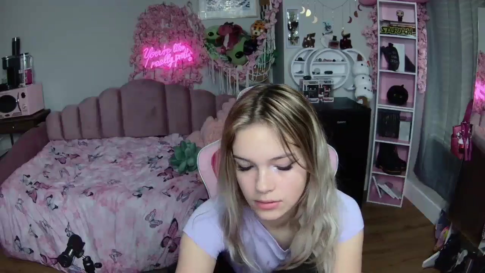 Gallery image thumbnail from Sarahsweets18's myfreecams stream on, 06/24/2024, 14:45 image 13 of 20