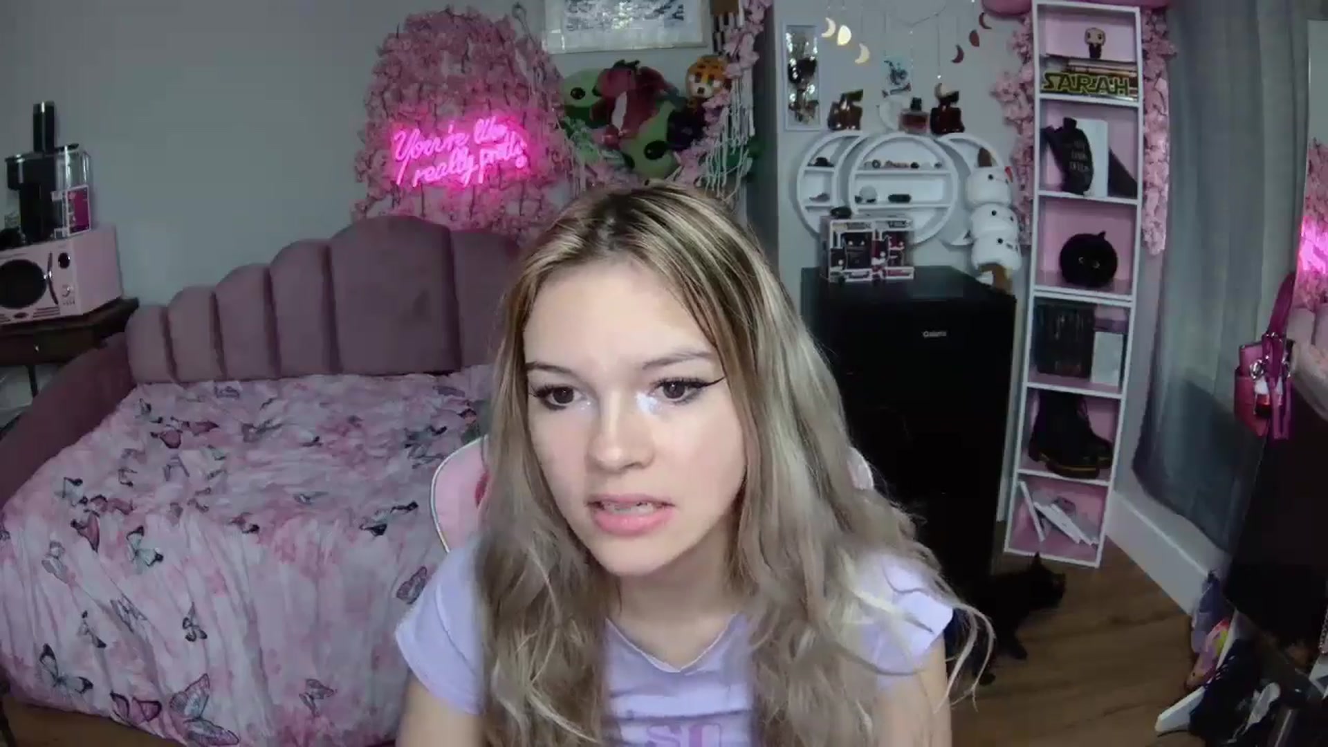 Gallery image thumbnail from Sarahsweets18's myfreecams stream on, 06/24/2024, 14:45 image 6 of 20
