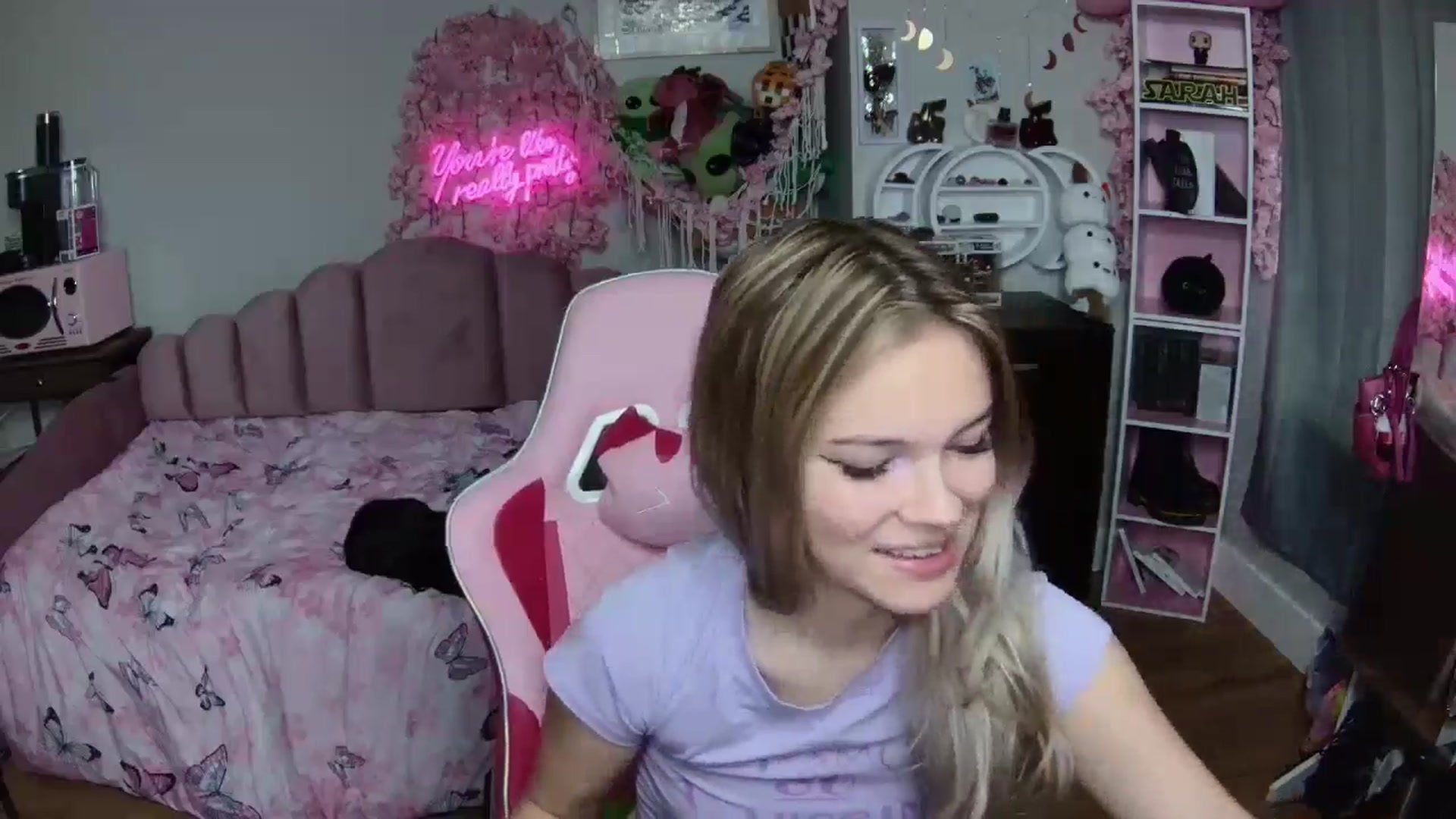 Gallery image thumbnail from Sarahsweets18's myfreecams stream on, 06/24/2024, 14:45 image 11 of 20