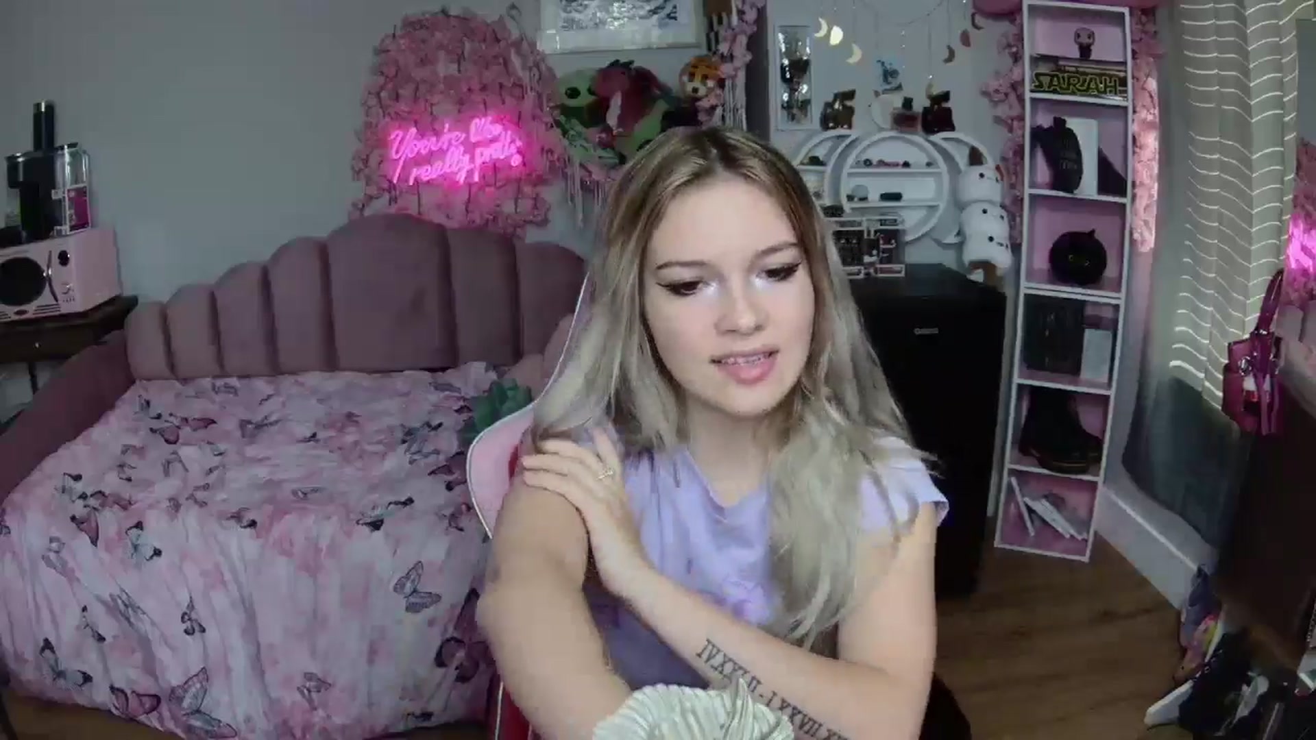 Gallery image thumbnail from Sarahsweets18's myfreecams stream on, 06/24/2024, 14:45 image 7 of 20