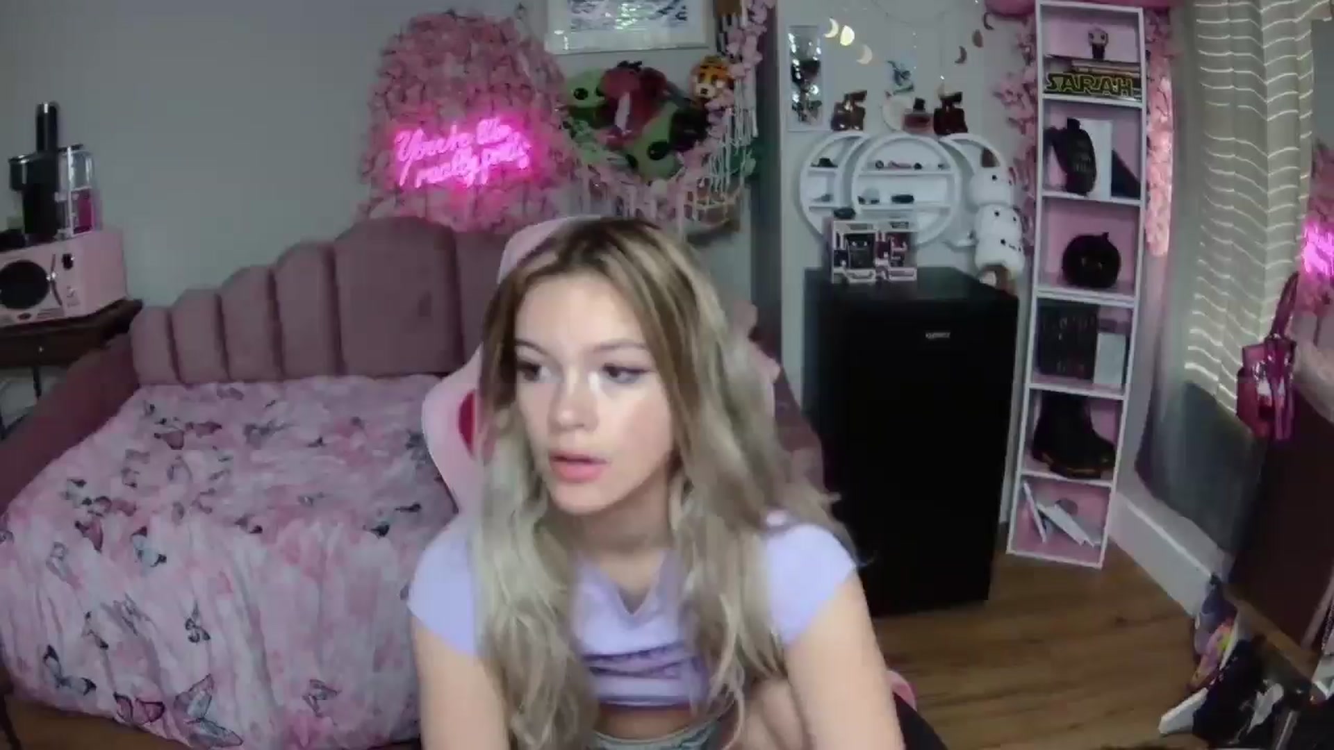 Gallery image thumbnail from Sarahsweets18's myfreecams stream on, 06/24/2024, 14:45 image 3 of 20