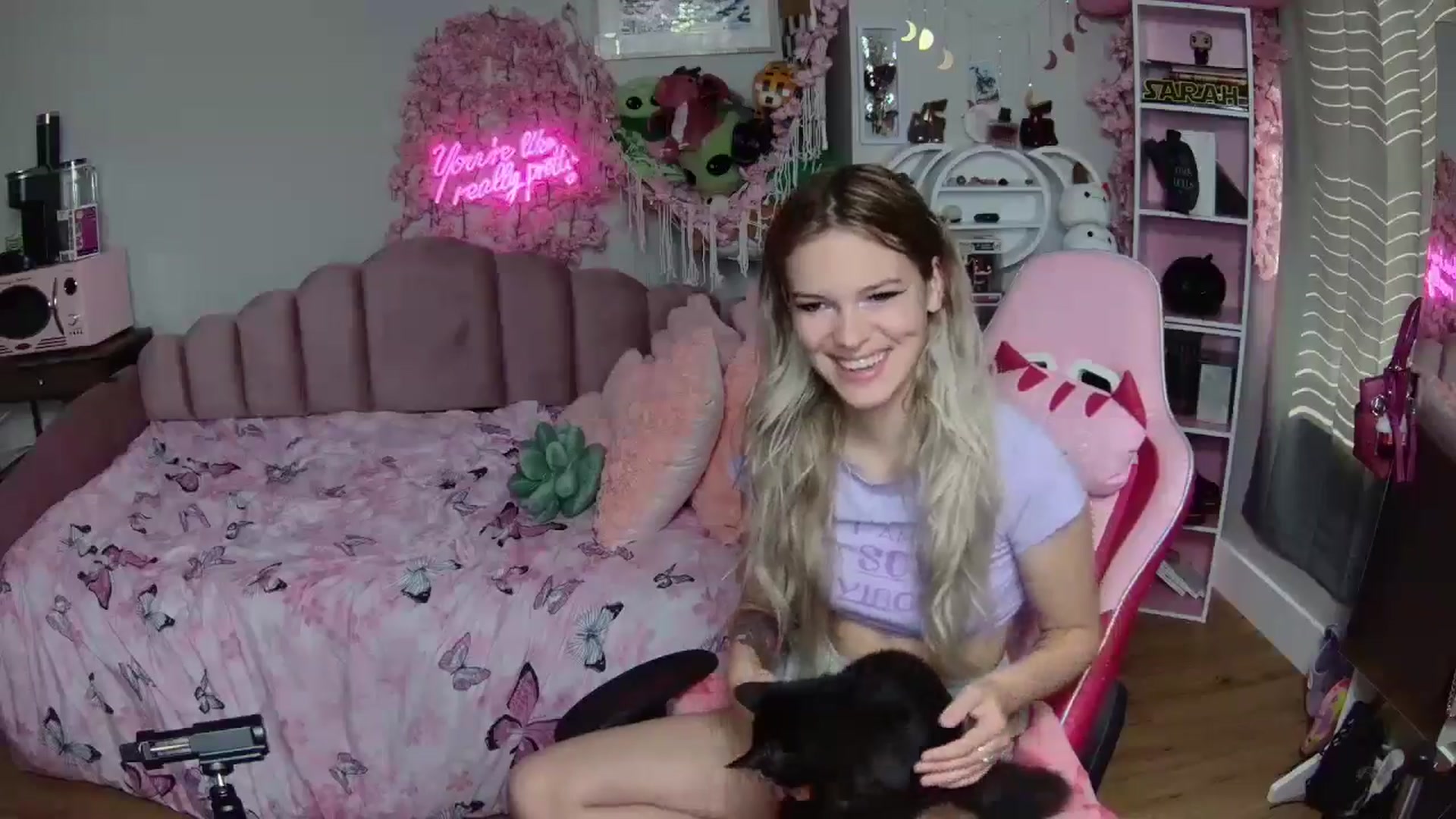 Gallery image thumbnail from Sarahsweets18's myfreecams stream on, 06/24/2024, 14:45 image 20 of 20